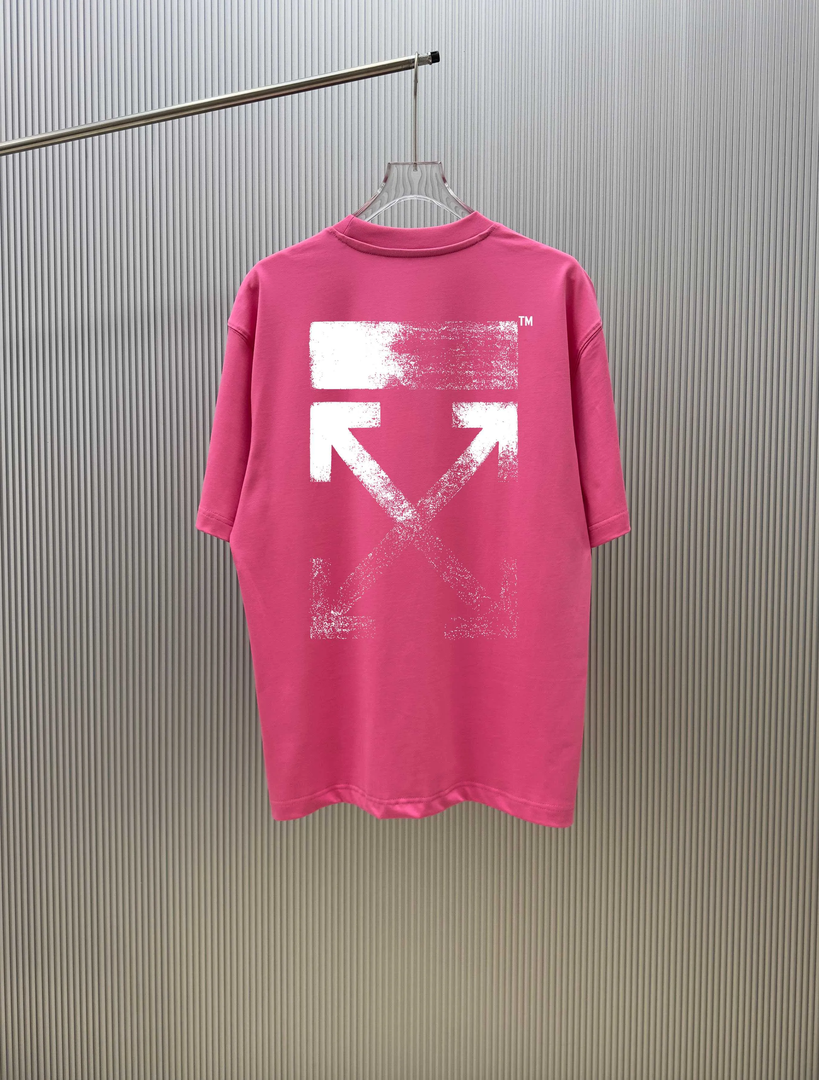 85💰 (Strictly control Quality) Style: off-white short-sleeved T-shirt Fabric: 300g heavy double yarn 100% cotton Rib: 320g heavy Sorona 1*1 trendy brand Process: Printing Color: White Orange Pink Night Blue Floral Gray Black Size: M-4XL No gender distinction Men and women Same Style