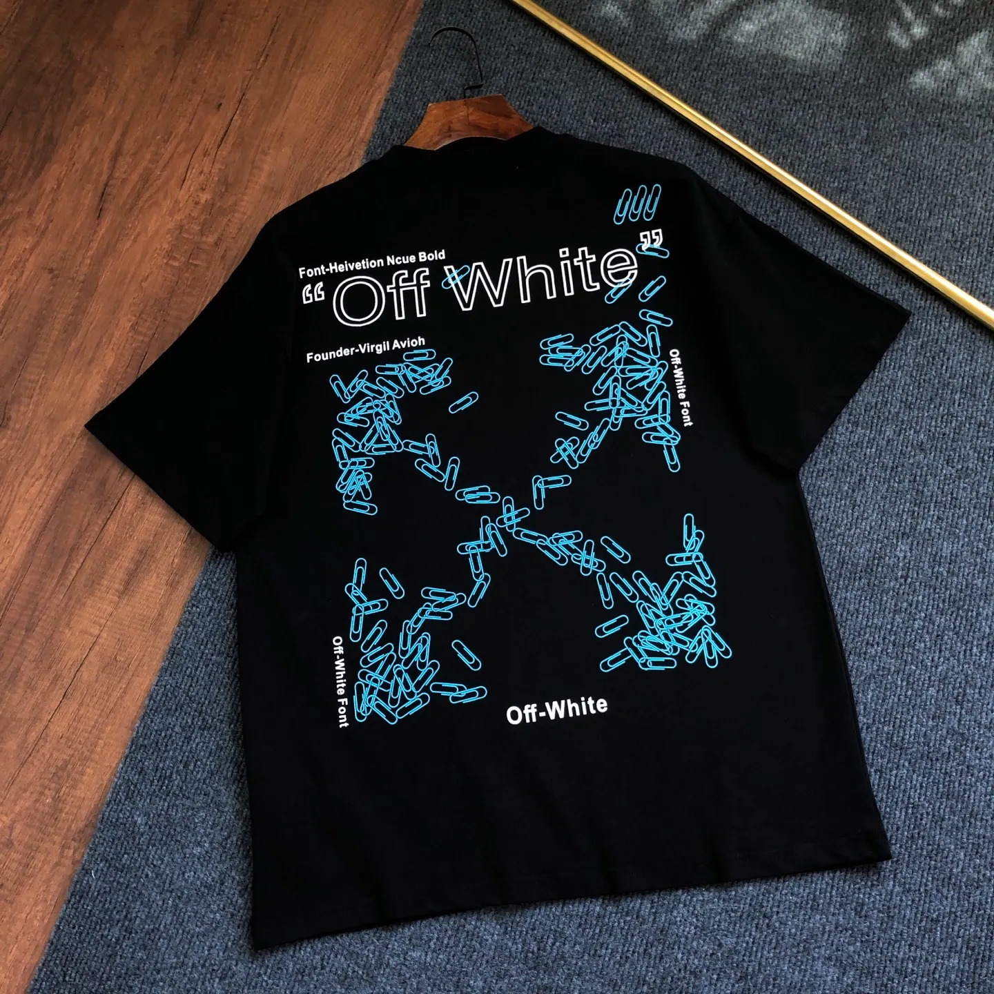 OFF-WHITE 2026New Arrival letter logo printed short-sleeved T-shirt ⚠Original fabric ⚠High version ⚠High Quality Internet celebrity Same Style uses custom-woven, custom-dyed, high-gram weight original fabric, up to 280g pure cotton fabric after washing, and the thread is increased to 2.7 without deformation. , 1-1 craftsmanship, loose oversize version. The texture and comfort are all full. The upper body is simple Versatile and the hand feels very comfortable. Super Versatile is a good-looking short-sleeved one. It has three standards. Same Style for men and women. Normal version. Non-market ordinary version. Feel free to compare. Quality is absolutely guaranteed. Color: Black White Sizes: XS ~ L Length 74, bust 118, shoulder width 61.5. Sleeve length 19.5 L. Length 76, bust 122, shoulder width 63, sleeve length 20