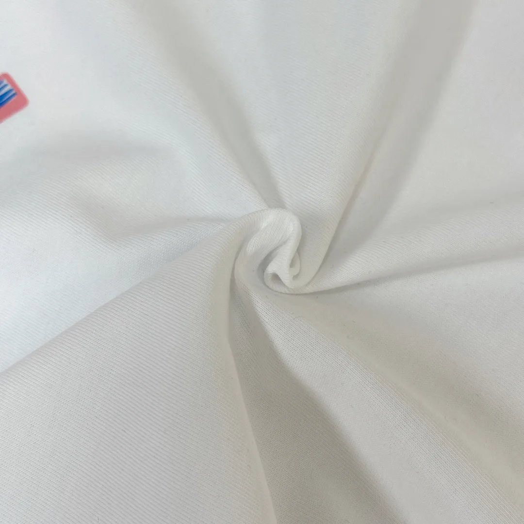 C🌟 OFF-WHITE 2026ss new spring and summer couple's round neck T-shirt🔥 Luxurious brand letter LOGO mark👍🏼 You can feel the youthfulness and fashion brought by this design on your upper body! The overall style is fashionable and trendy. The fabrics are made of top-quality fabrics supplied by customers. They are soft, skin-friendly, breathable, and have good stiffness and drape. The upper body is in fashionable and trendy colors. It is a must-have item for summer! Color: Black White Orange Size: XS-S-M-L (loose fit, please state your height and weight when placing an order)
