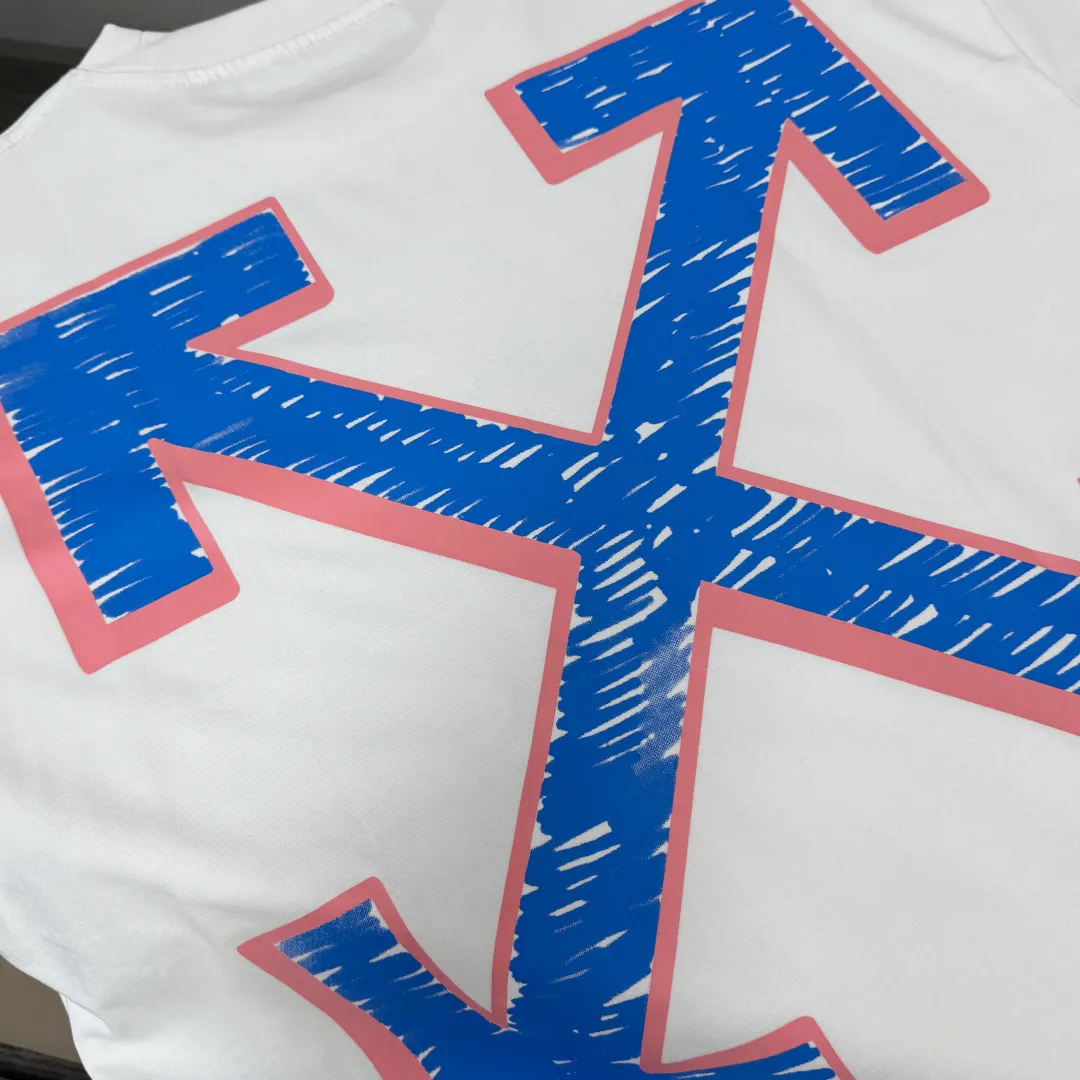 C🌟 OFF-WHITE 2026ss new spring and summer couple's round neck T-shirt🔥 Luxurious brand letter LOGO mark👍🏼 You can feel the youthfulness and fashion brought by this design on your upper body! The overall style is fashionable and trendy. The fabrics are made of top-quality fabrics supplied by customers. They are soft, skin-friendly, breathable, and have good stiffness and drape. The upper body is in fashionable and trendy colors. It is a must-have item for summer! Color: Black White Orange Size: XS-S-M-L (loose fit, please state your height and weight when placing an order)