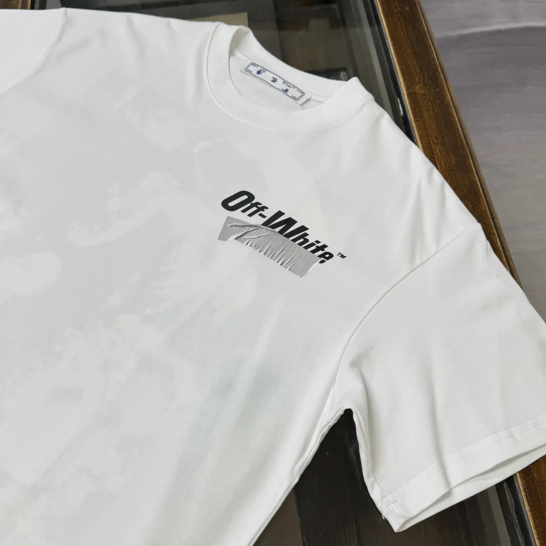 C🌟 OFF-WHITE 2026ss new spring and summer couple's round neck T-shirt🔥 Luxurious brand letter LOGO mark👍🏼 You can feel the youthfulness and fashion brought by this design on your upper body! The overall style is fashionable and trendy. The fabrics are made of top-quality fabrics supplied by customers. They are soft, skin-friendly, breathable, and have good stiffness and drape. The upper body is in fashionable and trendy colors. It is a must-have item for summer! Color: Black White Gray Size: XS-S-M-L (loose fit, please state your height and weight when placing an order)