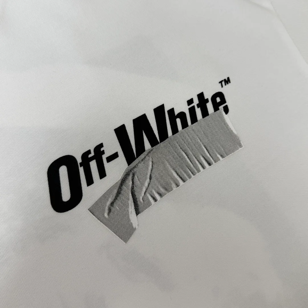 C🌟 OFF-WHITE 2026ss new spring and summer couple's round neck T-shirt🔥 Luxurious brand letter LOGO mark👍🏼 You can feel the youthfulness and fashion brought by this design on your upper body! The overall style is fashionable and trendy. The fabrics are made of top-quality fabrics supplied by customers. They are soft, skin-friendly, breathable, and have good stiffness and drape. The upper body is in fashionable and trendy colors. It is a must-have item for summer! Color: Black White Gray Size: XS-S-M-L (loose fit, please state your height and weight when placing an order)
