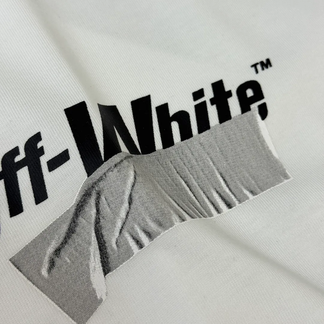 C🌟 OFF-WHITE 2026ss new spring and summer couple's round neck T-shirt🔥 Luxurious brand letter LOGO mark👍🏼 You can feel the youthfulness and fashion brought by this design on your upper body! The overall style is fashionable and trendy. The fabrics are made of top-quality fabrics supplied by customers. They are soft, skin-friendly, breathable, and have good stiffness and drape. The upper body is in fashionable and trendy colors. It is a must-have item for summer! Color: Black White Gray Size: XS-S-M-L (loose fit, please state your height and weight when placing an order)