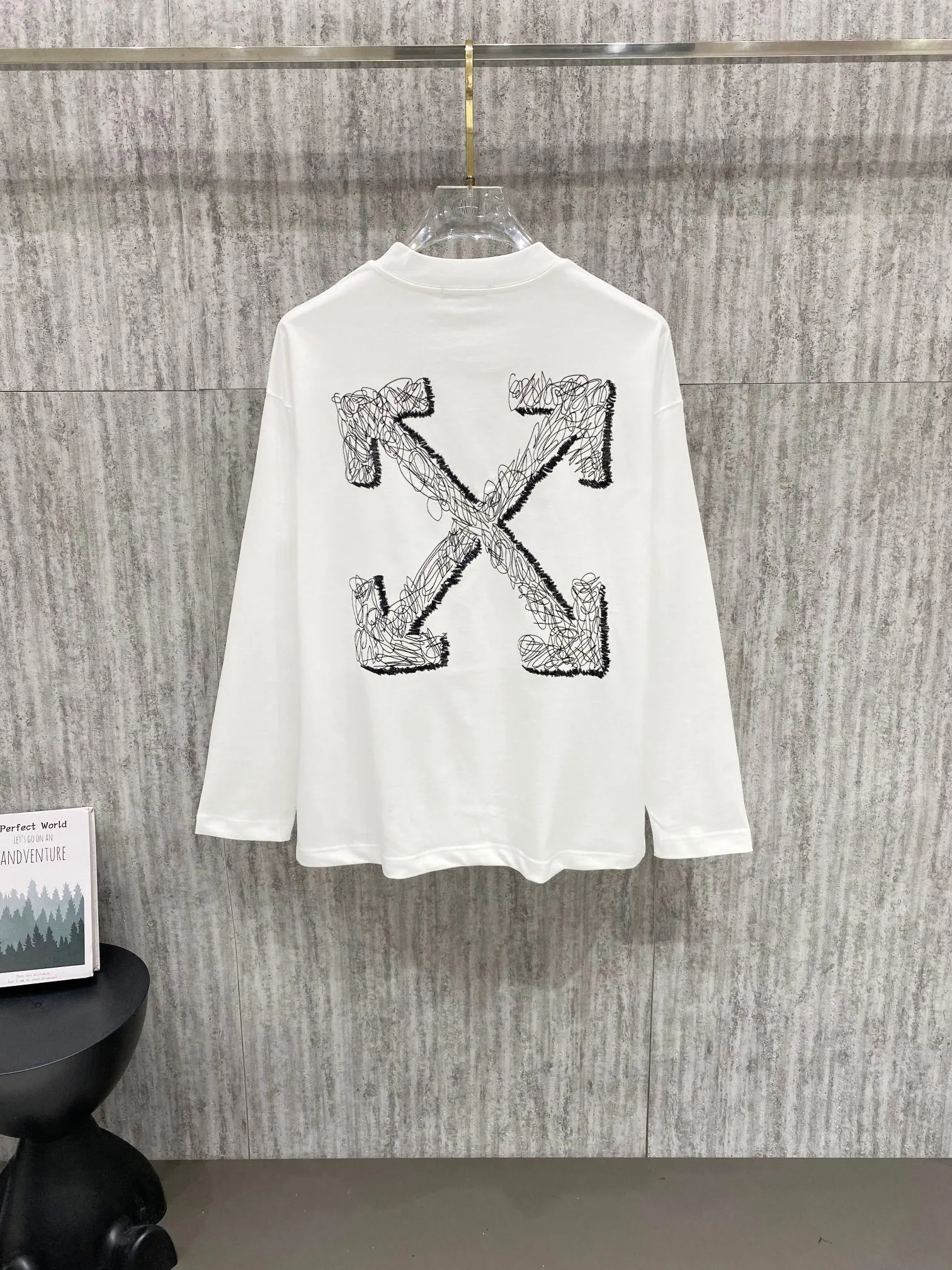 OFF 2026ss🔥Heavyweight, high round neck design concept, 350g heavyweight pure cotton, high-precision craftsmanship, full texture, exclusive supply -Size: S M L XL -Color: Black White 120💰