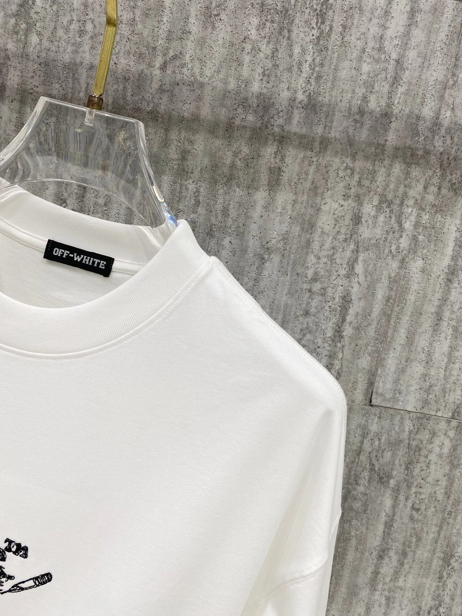 OFF 2026ss🔥Heavyweight, high round neck design concept, 350g heavyweight pure cotton, high-precision craftsmanship, full texture, exclusive supply -Size: S M L XL -Color: Black White 120💰