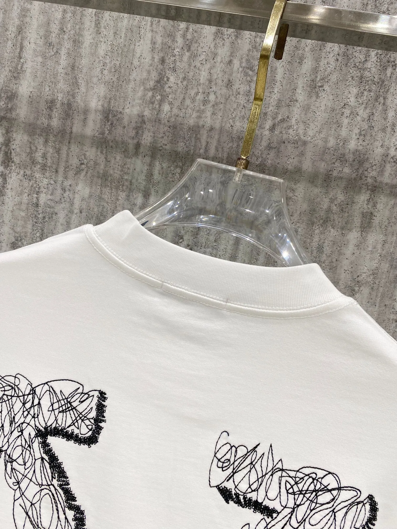 OFF 2026ss🔥Heavyweight, high round neck design concept, 350g heavyweight pure cotton, high-precision craftsmanship, full texture, exclusive supply -Size: S M L XL -Color: Black White 120💰