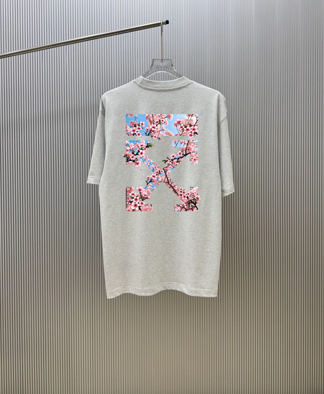 85💰 (Strictly control Quality) Style: off-white short-sleeved T-shirt Fabric: 300g double yarn 100% cotton Rib: 320g Sorona 1*1 trendy brand Process: Printing Color: White Pink Blue Cool Blue Floral Gray Black Size: M-4XL No gender distinction Men and women Same Style