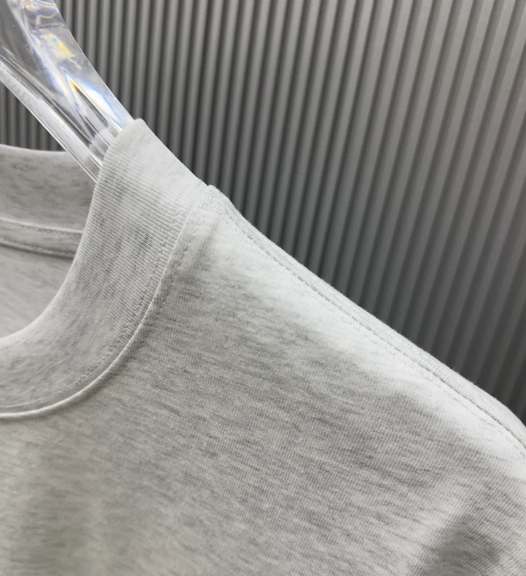 85💰 (Strictly control Quality) Style: off-white short-sleeved T-shirt Fabric: 300g double yarn 100% cotton Rib: 320g Sorona 1*1 trendy brand Process: Printing Color: White Pink Red Blue Gray Black Size: M-4XL No gender distinction Men and women Same Style