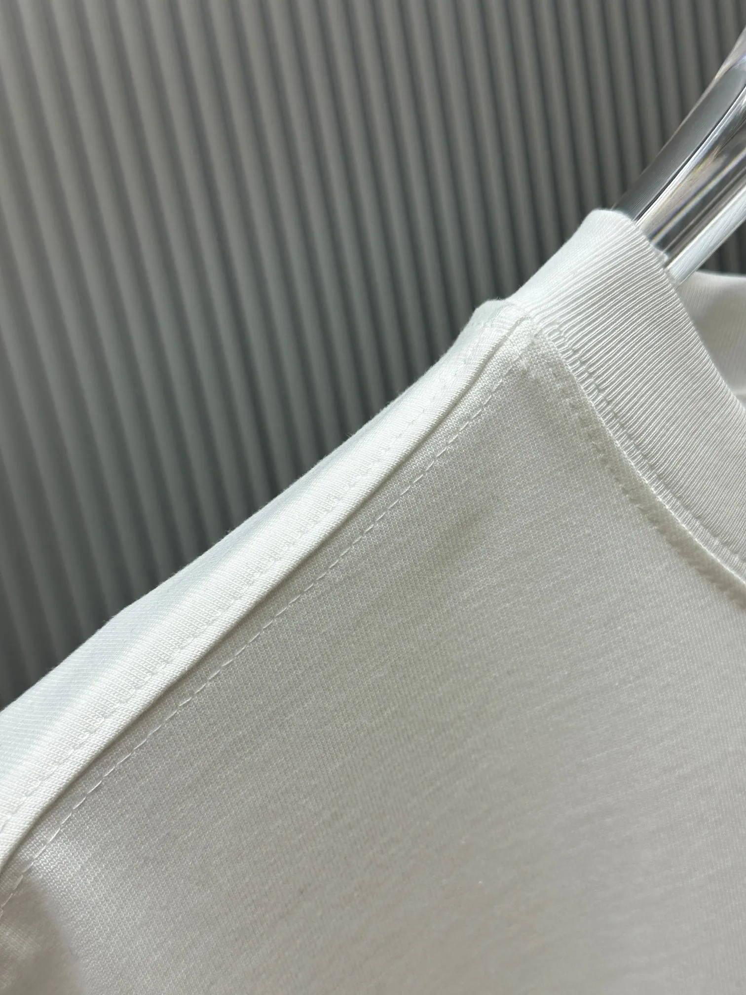 85💰 (Strictly control Quality) Style: off-white short-sleeved T-shirt Fabric: 300g double yarn 100% cotton Rib: 320g Sorona 1*1 trendy brand Process: Printing Color: White Pink Red Blue Gray Black Size: M-4XL No gender distinction Men and women Same Style