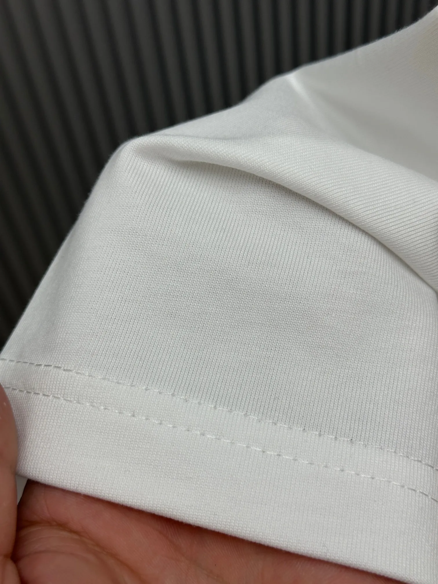 85💰 (Strictly control Quality) Style: off-white short-sleeved T-shirt Fabric: 300g double yarn 100% cotton Rib: 320g Sorona 1*1 trendy brand Process: Printing Color: White Pink Red Blue Gray Black Size: M-4XL No gender distinction Men and women Same Style