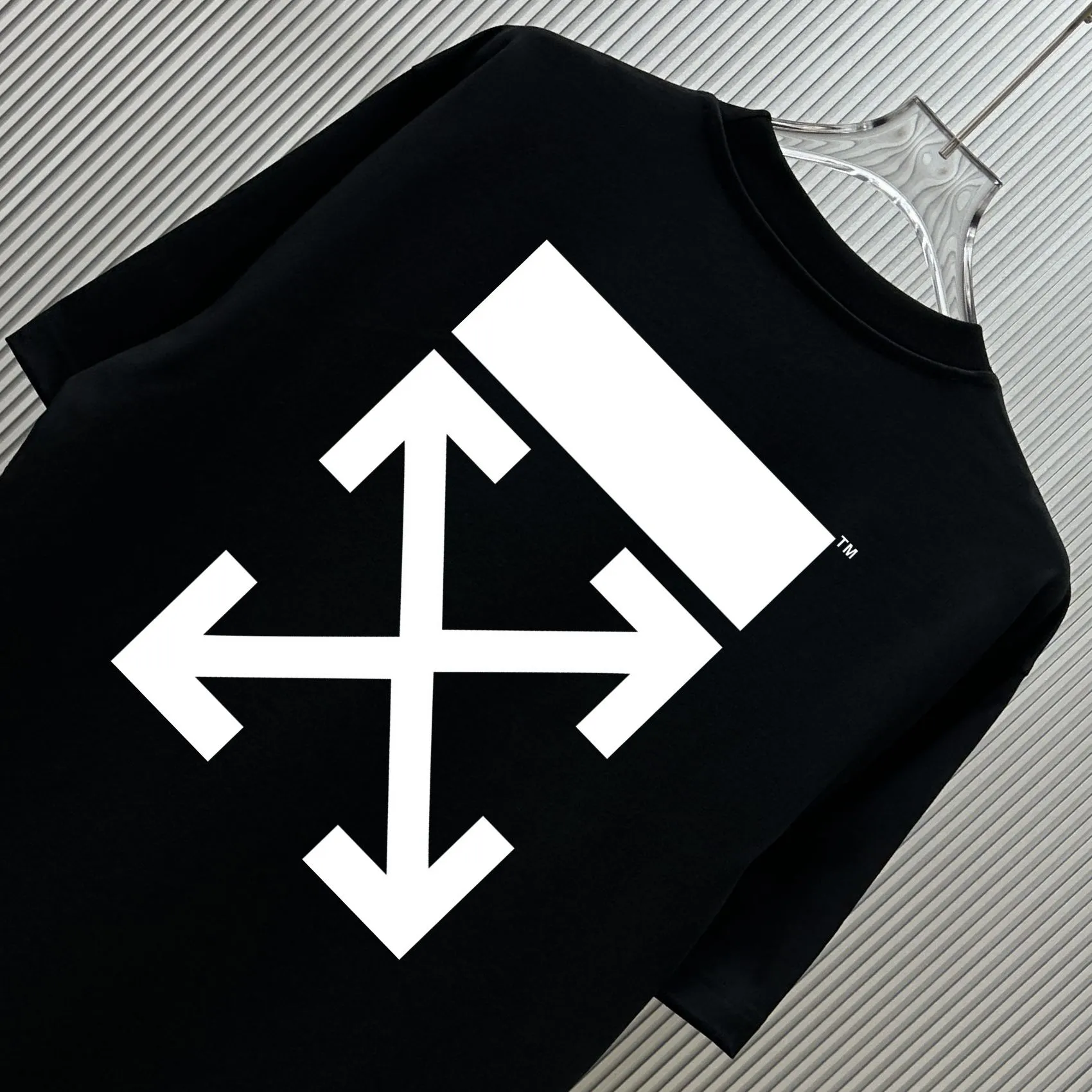 85💰 (Strictly control Quality) Style: off-white short-sleeved T-shirt Fabric: 300g double yarn 100% cotton Rib: 320g Sorona 1*1 trendy brand Process: Printing Color: White Red Pink Blue Gray Black Size: M-4XL No gender distinction Men and women Same Style