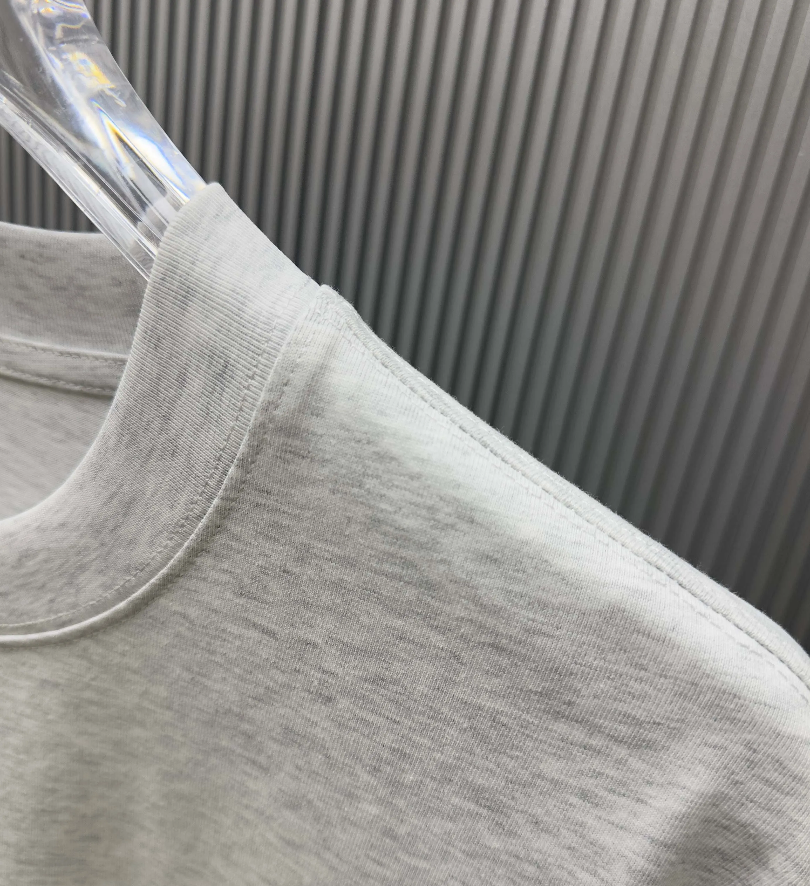 85💰 (Strictly control Quality) Style: off-white short-sleeved T-shirt Fabric: 300g double yarn 100% cotton Rib: 320g Sorona 1*1 trendy brand Process: Printing Color: White Night Blue Cool Blue Blue Floral Gray Black Size: M-4XL No gender distinction Men and women Same Style