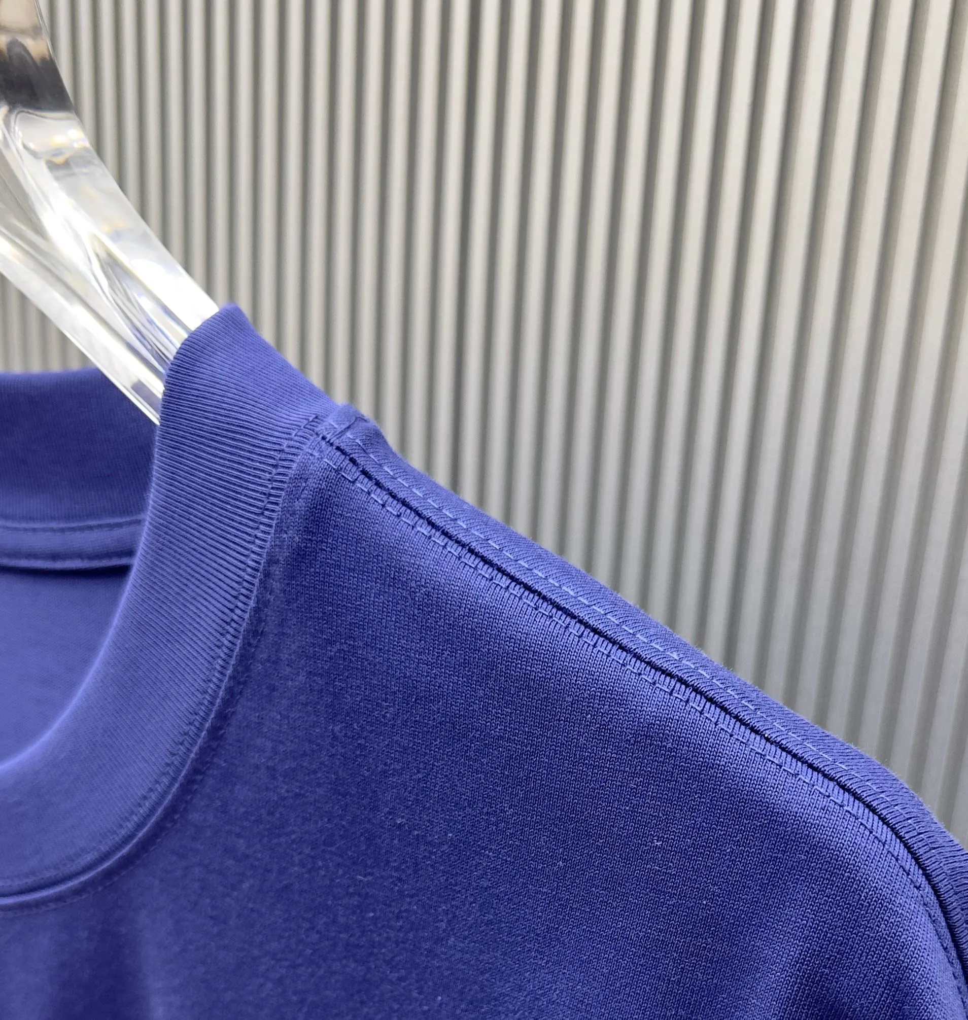 85💰 (Strictly control Quality) Style: off-white short-sleeved T-shirt Fabric: 300g double yarn 100% cotton Rib: 320g Sorona 1*1 trendy brand Process: Printing Color: White Pink Gray Blue Cool Blue Black Size: M-4XL No gender distinction Men and women Same Style
