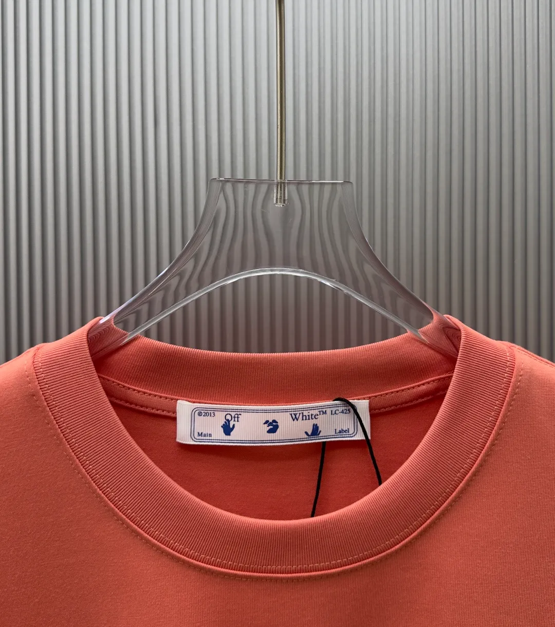 85💰 (Strictly control Quality) Style: off-white short-sleeved T-shirt Fabric: 300g double yarn 100% cotton Rib: 320g Sorona 1*1 trendy brand Technology: Printing Color: White Pink Red Night Blue Orange Black Size: M-4XL No gender distinction Men and women Same Style