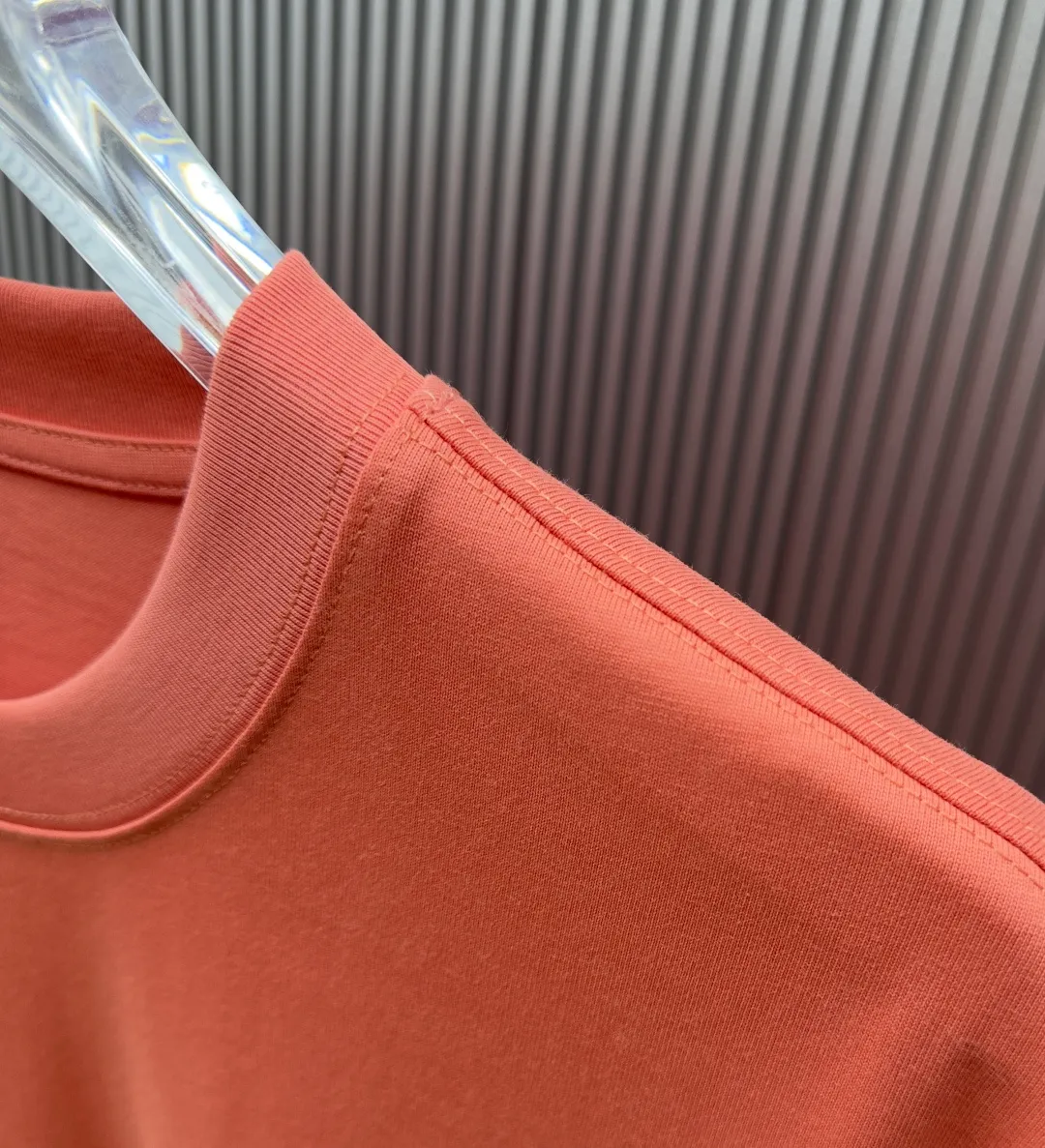 85💰 (Strictly control Quality) Style: off-white short-sleeved T-shirt Fabric: 300g double yarn 100% cotton Rib: 320g Sorona 1*1 trendy brand Technology: Printing Color: White Pink Red Night Blue Orange Black Size: M-4XL No gender distinction Men and women Same Style