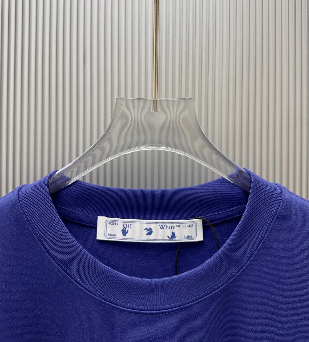 85💰 (Strictly control Quality) Style: off-white short-sleeved T-shirt Fabric: 300g double yarn 100% cotton Rib: 320g Sorona 1*1 trendy brand Process: Printing Color: White Night Blue Cool Blue Blue Floral Gray Black Size: M-4XL No gender distinction Men and women Same Style