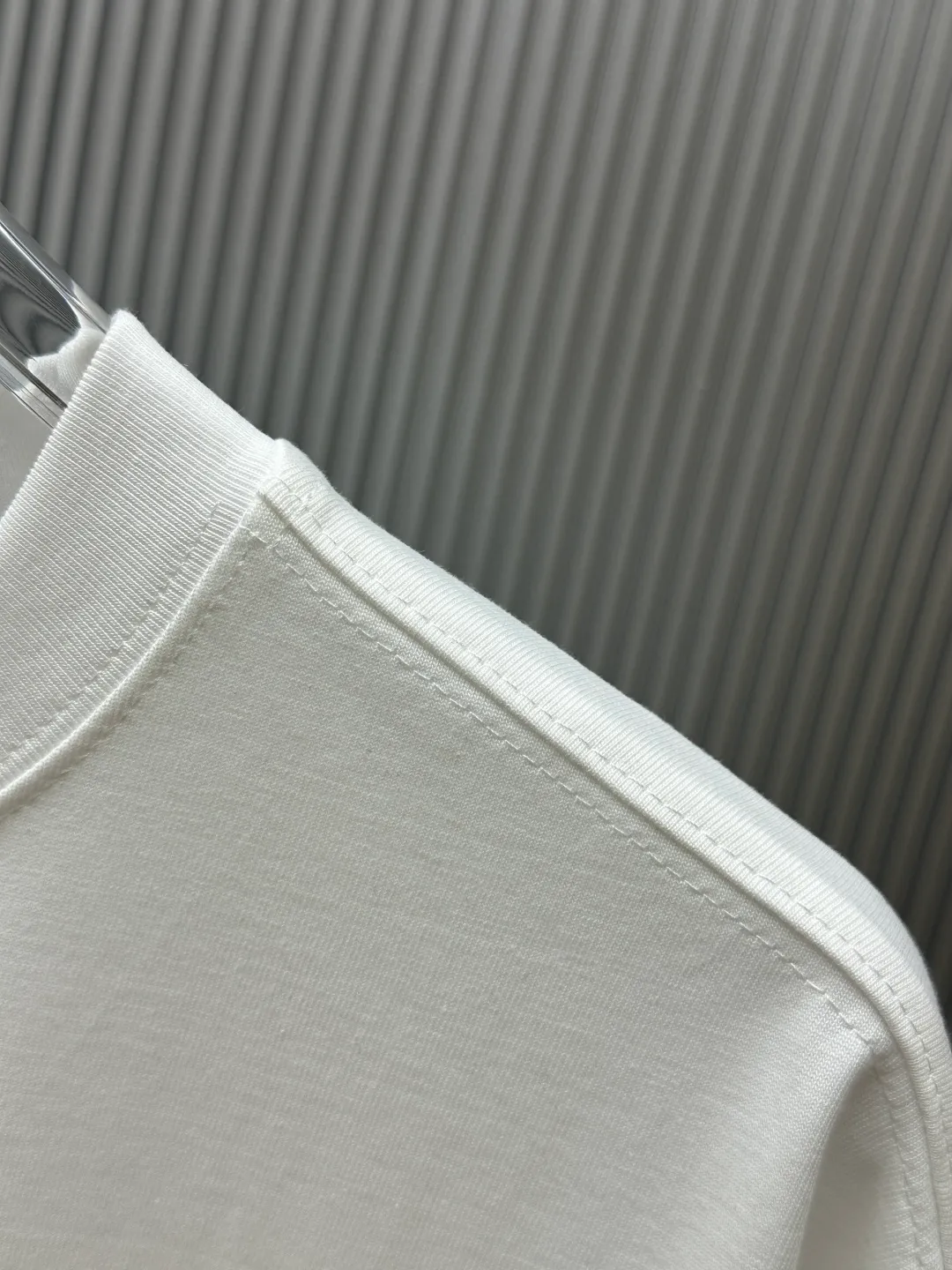 85💰 (Strictly control Quality) Style: off-white short-sleeved T-shirt Fabric: 300g double yarn 100% cotton Rib: 320g Sorona 1*1 trendy brand Process: Printing Color: White Cool Blue Pink Gray Black Size: M-4XL No gender distinction Men and women Same Style