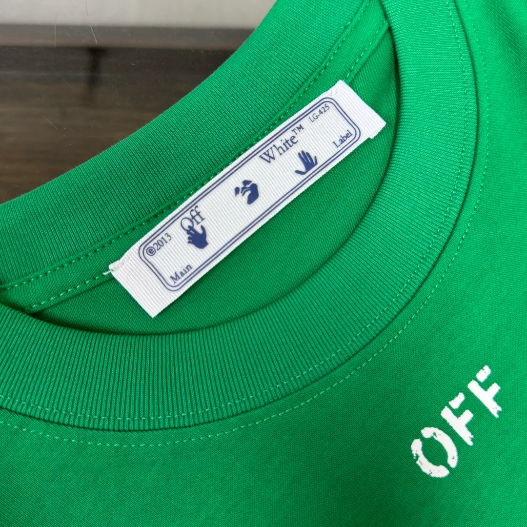 C🌟 OFF-WHITE 2026ss new spring and summer couple's round neck T-shirt🔥 Luxurious brand letter LOGO mark👍🏼 You can feel the youthfulness and fashion brought by this design on your upper body! The overall style is fashionable and trendy. The fabrics are made of top-quality fabrics supplied by customers. They are soft, skin-friendly, breathable, and have good stiffness and drape. The upper body is in fashionable and trendy colors. It is a must-have item for summer! Color: Black White Green Size: XS-S-M-L (loose fit, please state your height and weight when placing an order)