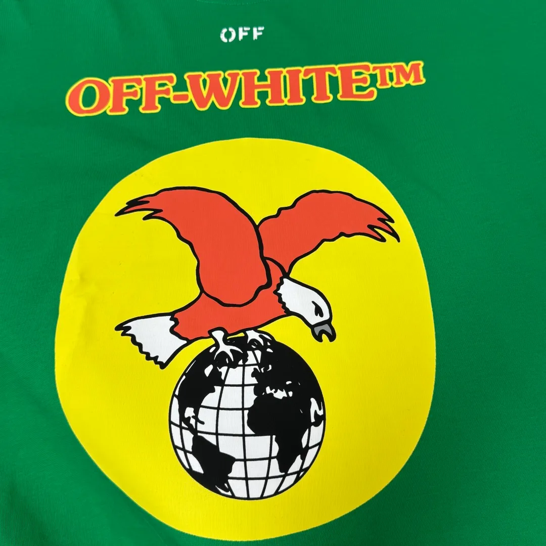 C🌟 OFF-WHITE 2026ss new spring and summer couple's round neck T-shirt🔥 Luxurious brand letter LOGO mark👍🏼 You can feel the youthfulness and fashion brought by this design on your upper body! The overall style is fashionable and trendy. The fabrics are made of top-quality fabrics supplied by customers. They are soft, skin-friendly, breathable, and have good stiffness and drape. The upper body is in fashionable and trendy colors. It is a must-have item for summer! Color: Black White Green Size: XS-S-M-L (loose fit, please state your height and weight when placing an order)