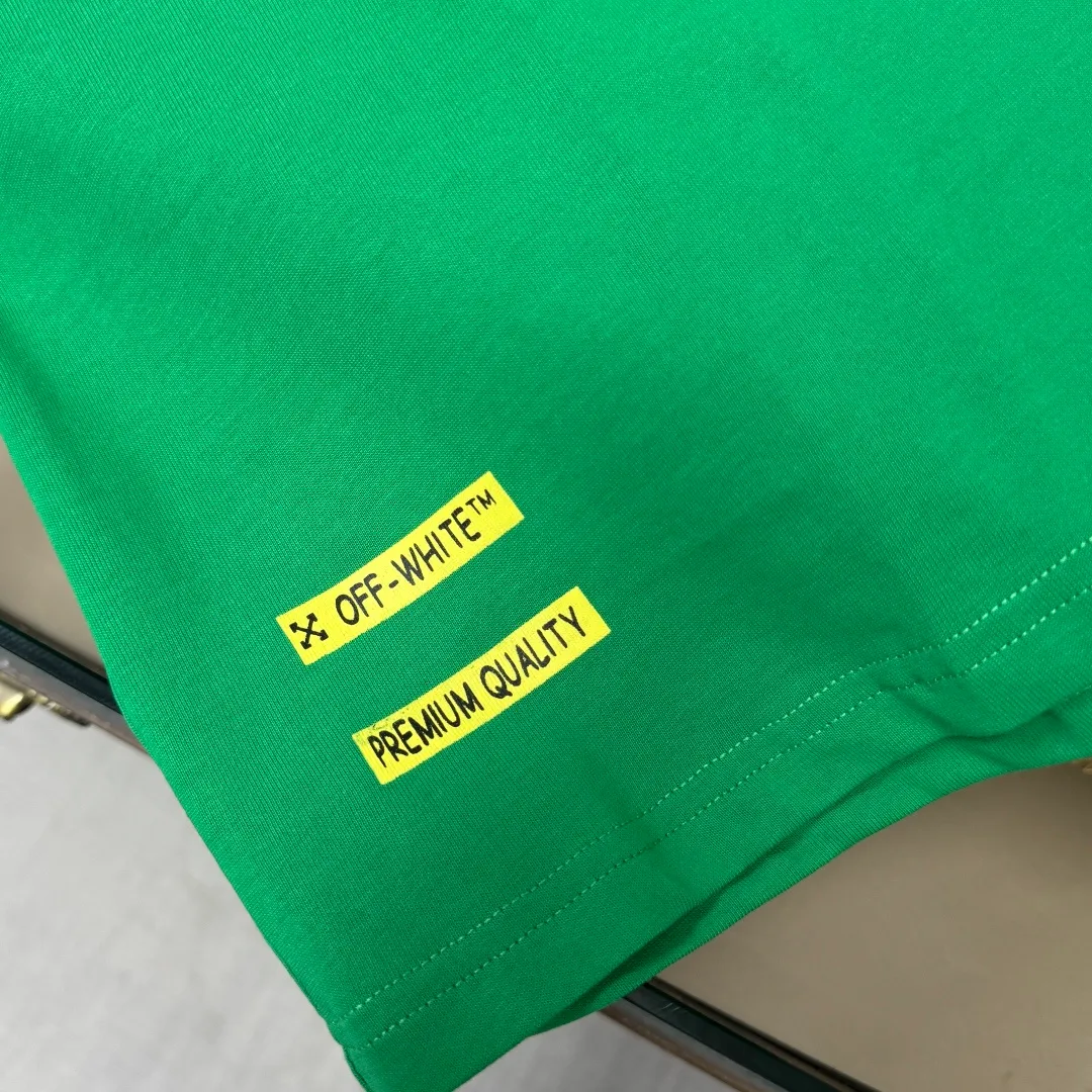 C🌟 OFF-WHITE 2026ss new spring and summer couple's round neck T-shirt🔥 Luxurious brand letter LOGO mark👍🏼 You can feel the youthfulness and fashion brought by this design on your upper body! The overall style is fashionable and trendy. The fabrics are made of top-quality fabrics supplied by customers. They are soft, skin-friendly, breathable, and have good stiffness and drape. The upper body is in fashionable and trendy colors. It is a must-have item for summer! Color: Black White Green Size: XS-S-M-L (loose fit, please state your height and weight when placing an order)