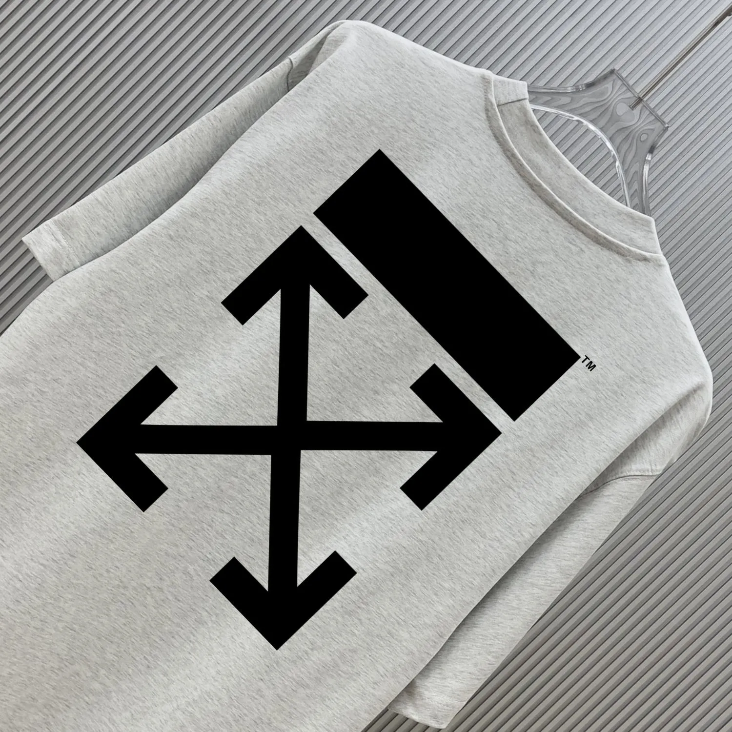85💰 (Strictly control Quality) Style: off-white short-sleeved T-shirt Fabric: 300g double yarn 100% cotton Rib: 320g Sorona 1*1 trendy brand Process: Printing Color: White Red Pink Blue Gray Black Size: M-4XL No gender distinction Men and women Same Style
