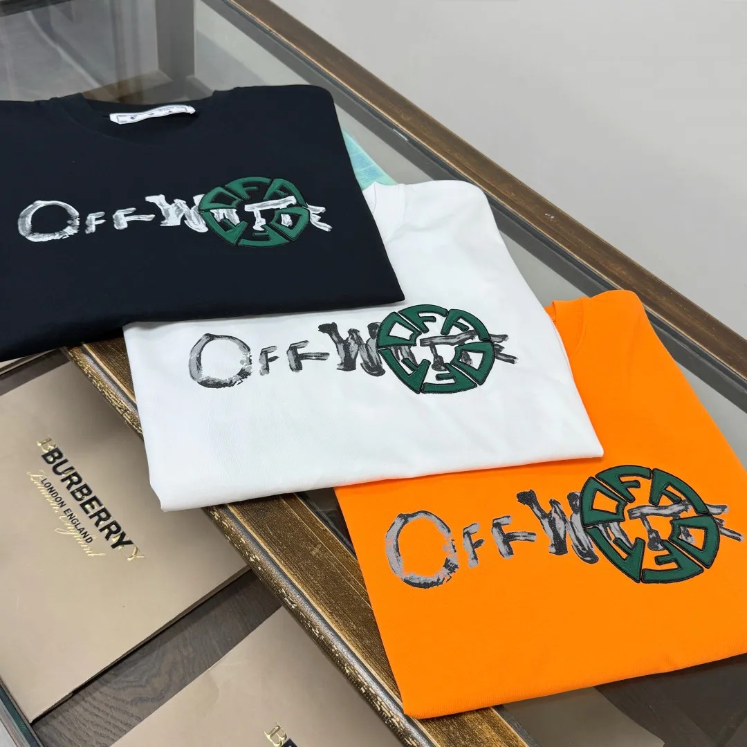 C🌟 OFF-WHITE 2026ss new spring and summer couple's round neck T-shirt🔥 Luxurious brand letter LOGO mark👍🏼 You can feel the youthfulness and fashion brought by this design on your upper body! The overall style is fashionable and trendy. The fabrics are made of top-quality fabrics supplied by customers. They are soft, skin-friendly, breathable, and have good stiffness and drape. The upper body is in fashionable and trendy colors. It is a must-have item for summer! Color: Black White Orange Size: XS-S-M-L (loose fit, please state your height and weight when placing an order)