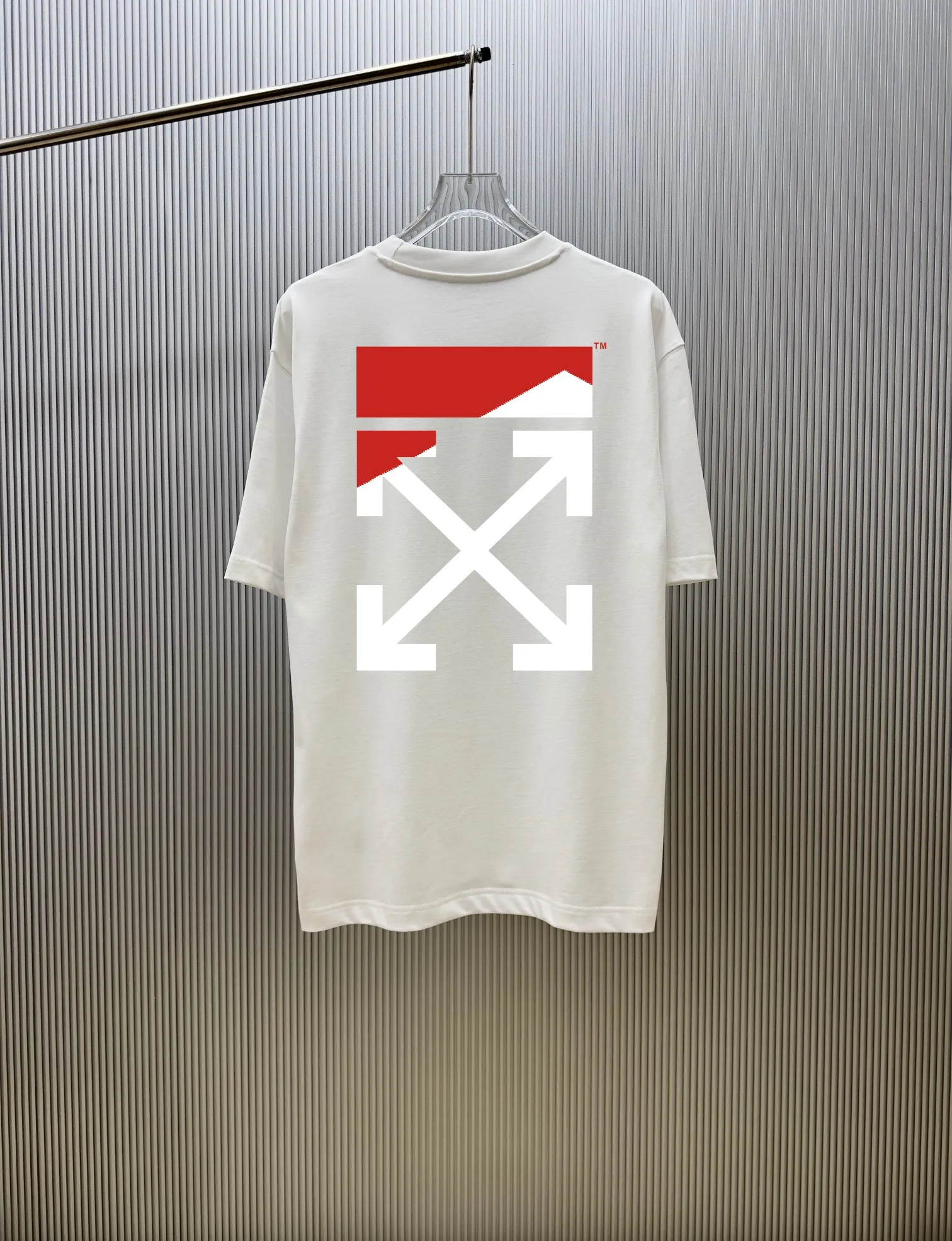 85💰 (Strictly control Quality) Style: off-white short-sleeved T-shirt Fabric: 300g double yarn 100% cotton Rib: 320g Sorona 1*1 trendy brand Process: Printing Color: White Night Blue Cool Blue Blue Floral Gray Black Size: M-4XL No gender distinction Men and women Same Style