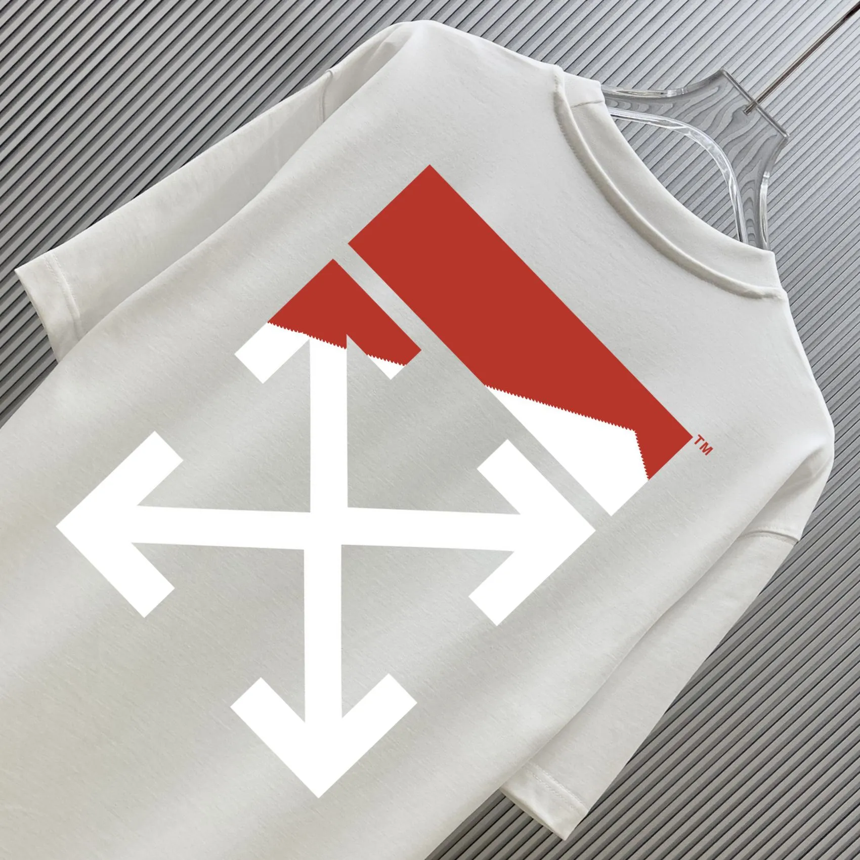 85💰 (Strictly control Quality) Style: off-white short-sleeved T-shirt Fabric: 300g double yarn 100% cotton Rib: 320g Sorona 1*1 trendy brand Process: Printing Color: White Night Blue Cool Blue Blue Floral Gray Black Size: M-4XL No gender distinction Men and women Same Style