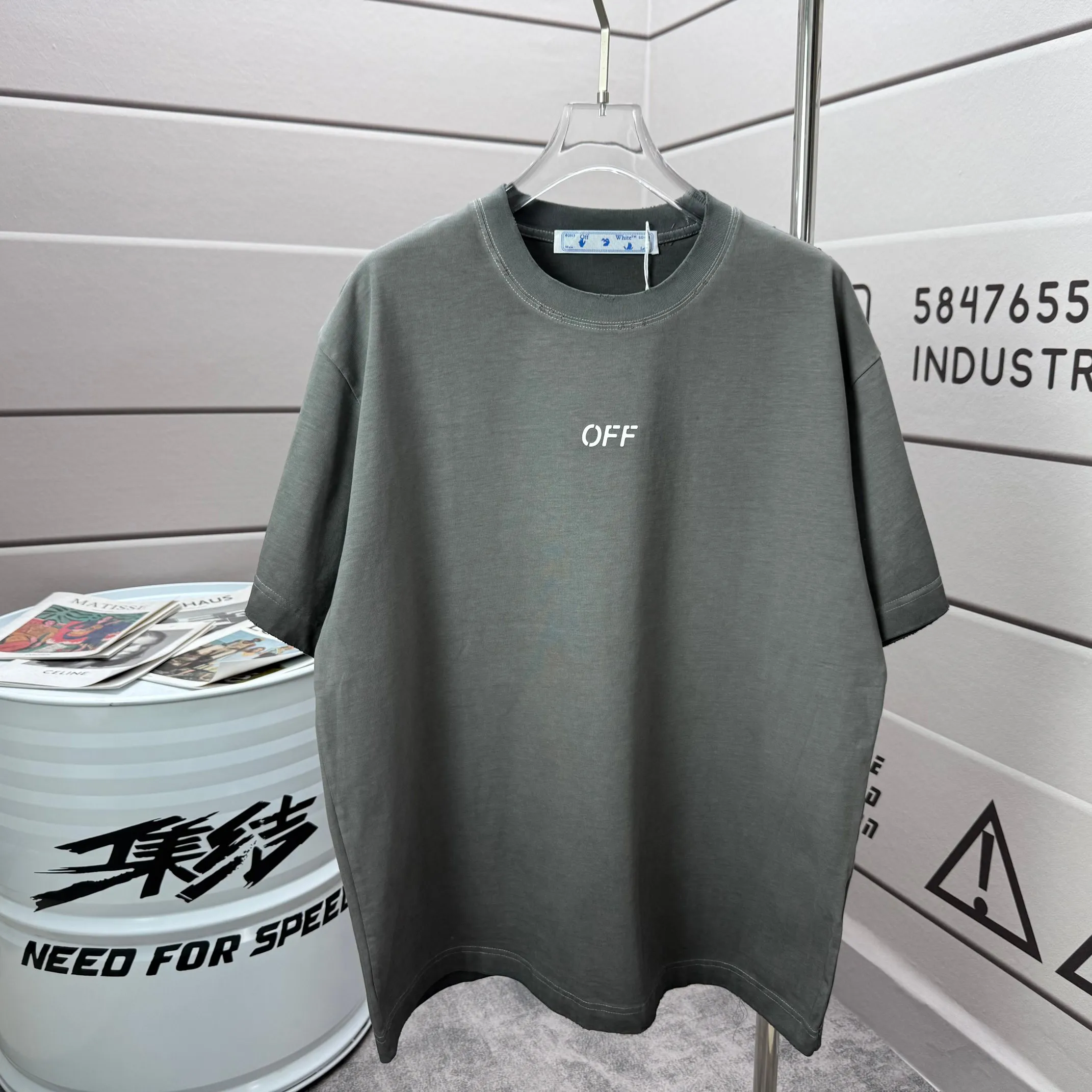 # OFF 2026 Spring and Summer New Arrival Washed and worn 320g round neck short-sleeved tee Men and women Same Style loose version Silicone + hot diamond process Color: Washed dark black Washed white Washed gray Brown Washed Red Size: S M L XL XXL Size: S (90-130 pounds) M (120-150 pounds) L (140-165 pounds) XL (160-180 catties) XXL (180-210 catties)