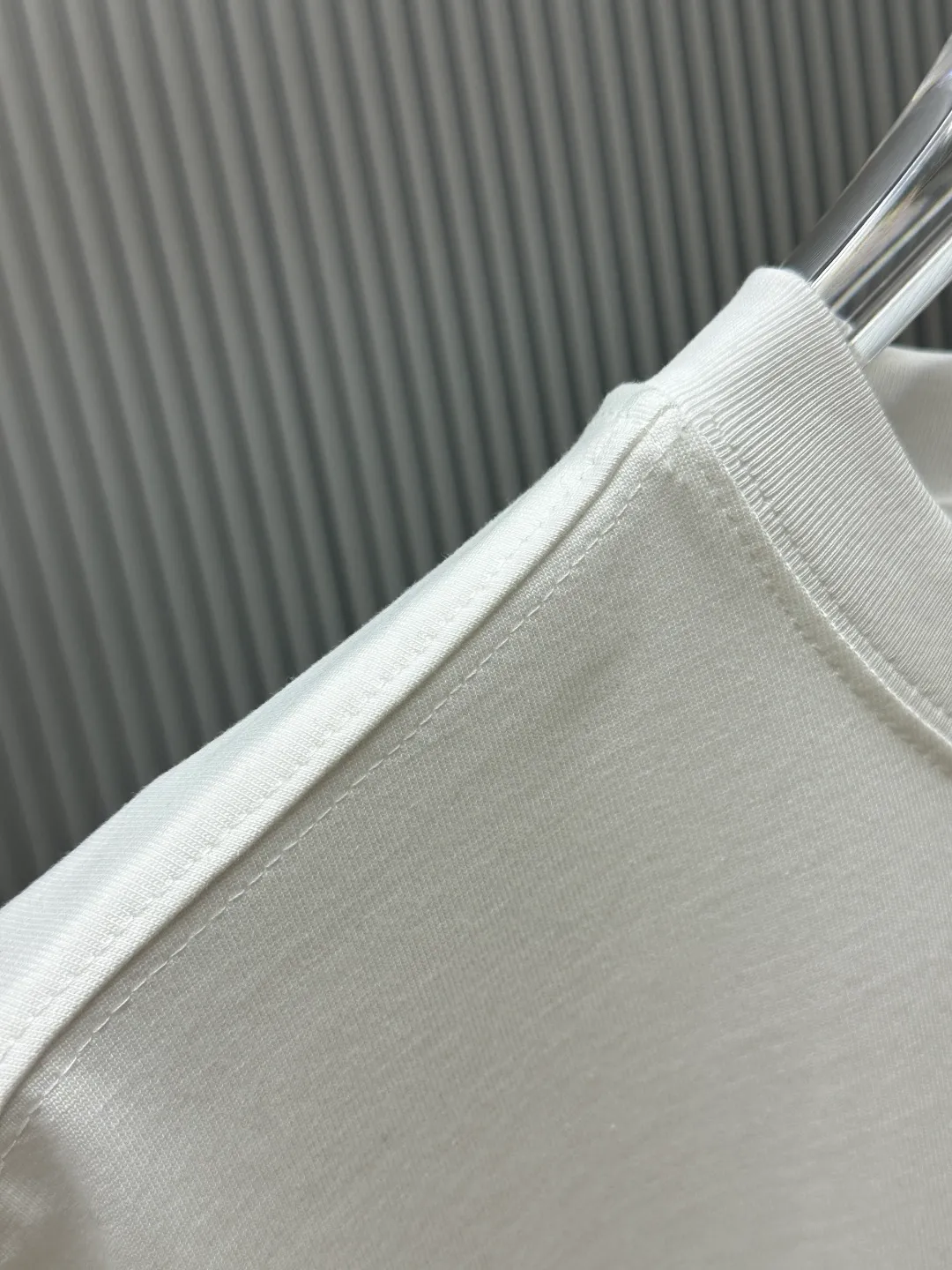 85💰 (Strictly control Quality) Style: off-white short-sleeved T-shirt Fabric: 300g double yarn 100% cotton Rib: 320g Sorona 1*1 trendy brand Process: Printing Color: White Pink Blue Cool Blue Floral Gray Black Size: M-4XL No gender distinction Men and women Same Style