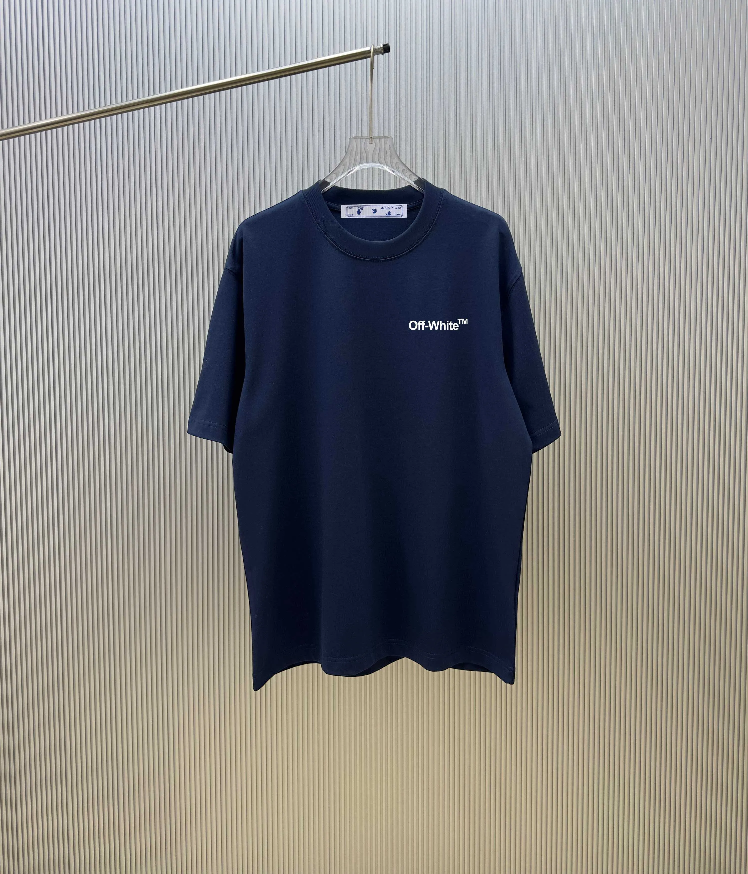 85💰 (Strictly control Quality) Style: off-white short-sleeved T-shirt Fabric: 300g double yarn 100% cotton Rib: 320g Sorona 1*1 trendy brand Process: Printing Color: White Night Blue Cool Blue Blue Floral Gray Black Size: M-4XL No gender distinction Men and women Same Style