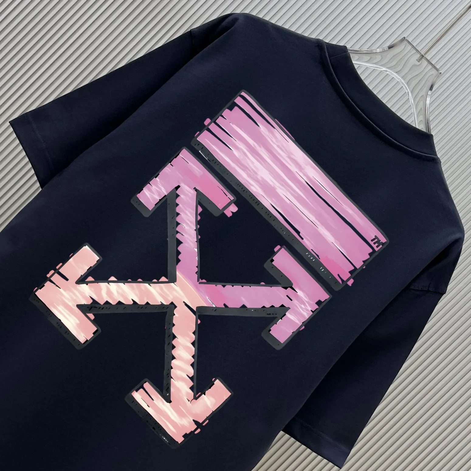 85💰 (Strictly control Quality) Style: off-white short-sleeved T-shirt Fabric: 300g double yarn 100% cotton Rib: 320g Sorona 1*1 trendy brand Process: Printing Color: White Night Blue Cool Blue Blue Floral Gray Black Size: M-4XL No gender distinction Men and women Same Style