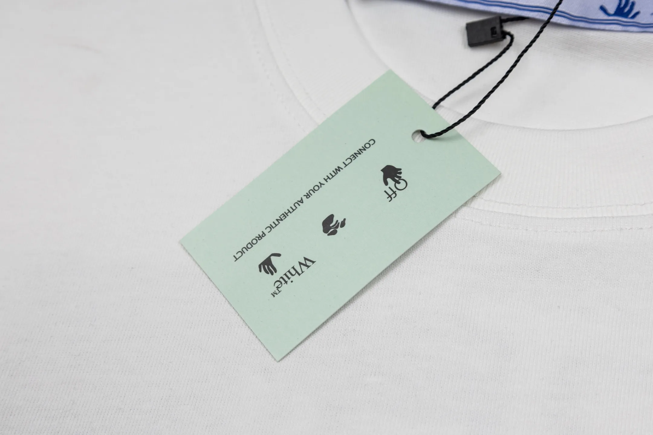 A 016 Off White is made of 260g high quality double yarn pure cotton fabric, with colorful patterns all over, digital direct injection technology, fashionable Versatile, same style for men and women. Color: Black White Size S-XXL P70