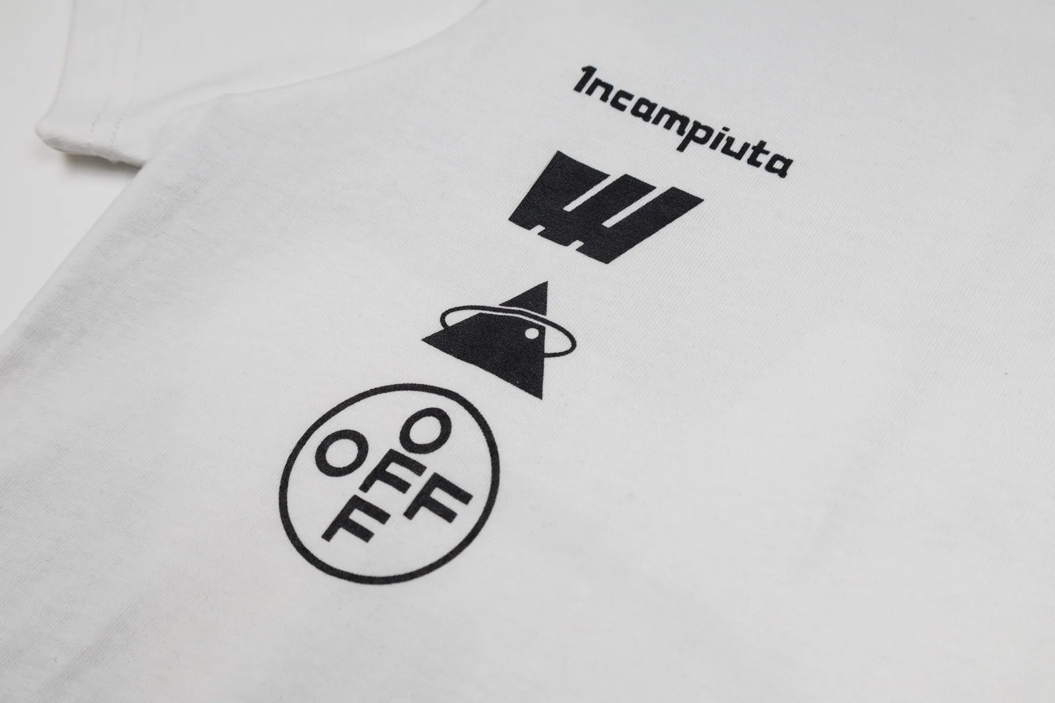 A 016 Off White is made of 260g high quality double yarn pure cotton fabric, with colorful patterns all over, digital direct injection technology, fashionable Versatile, same style for men and women. Color: Black White Size S-XXL P70