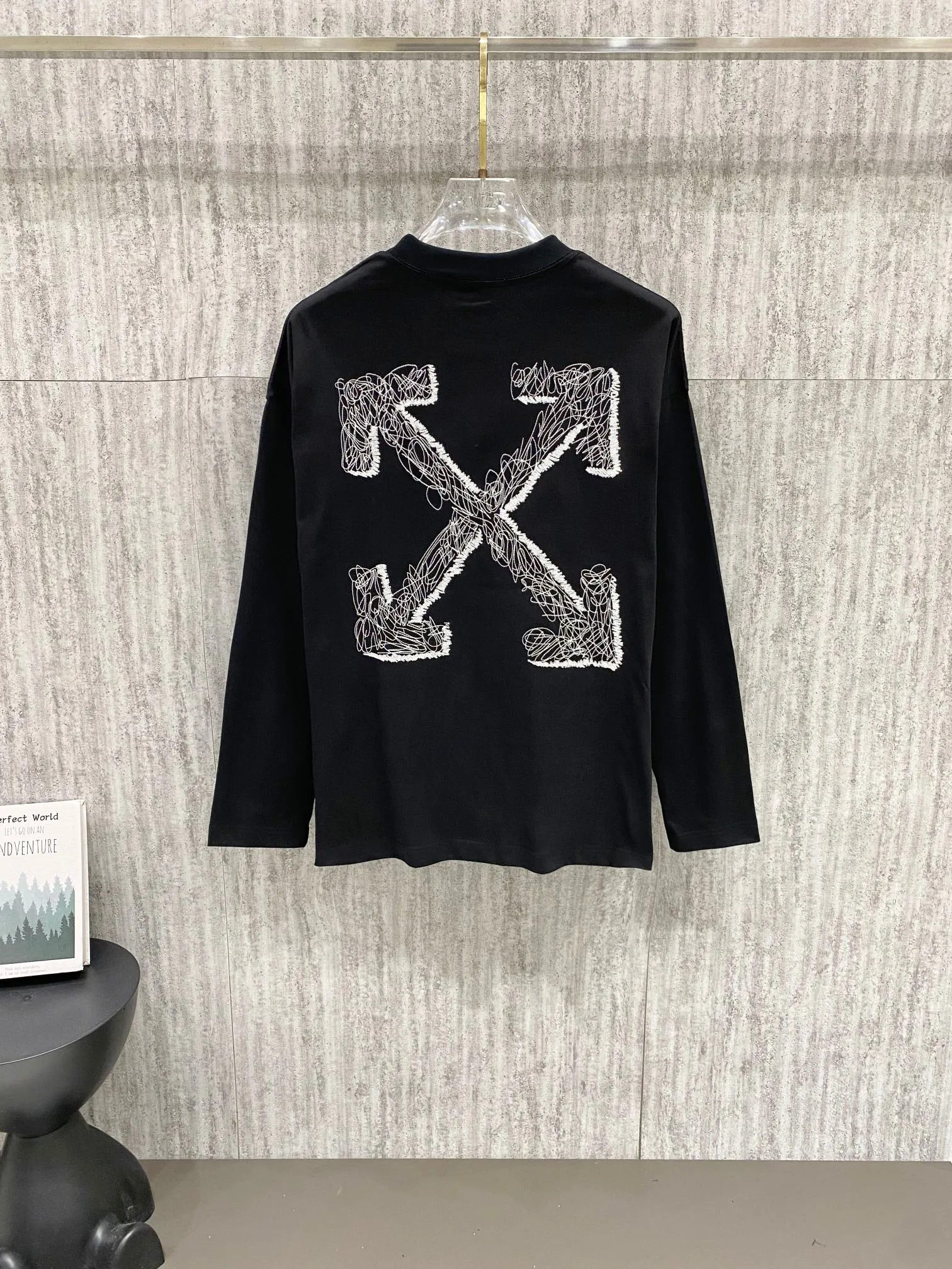 OFF 2026ss🔥Heavyweight, high round neck design concept, 350g heavyweight pure cotton, high-precision craftsmanship, full texture, exclusive supply -Size: S M L XL -Color: Black White 120💰