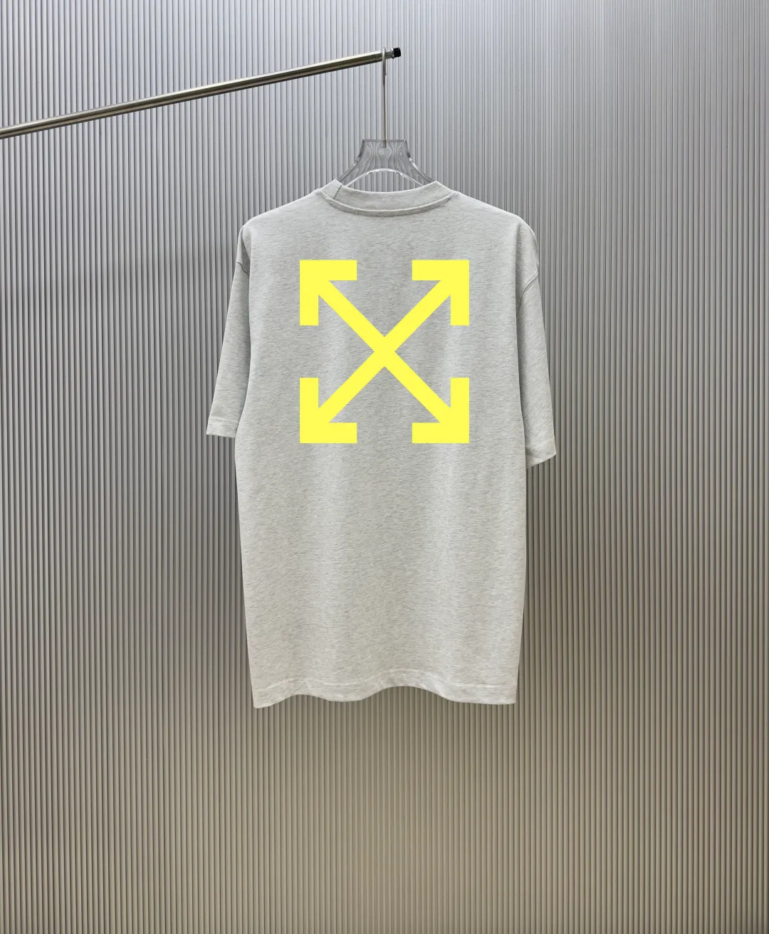 85💰 (Strictly control Quality) Style: off-white short-sleeved T-shirt Fabric: 300g double yarn 100% cotton Rib: 320g Sorona 1*1 trendy brand Process: Printing Color: White Pink Red Night Blue Floral Gray Black Size: M-4XL No gender distinction Men and women Same Style