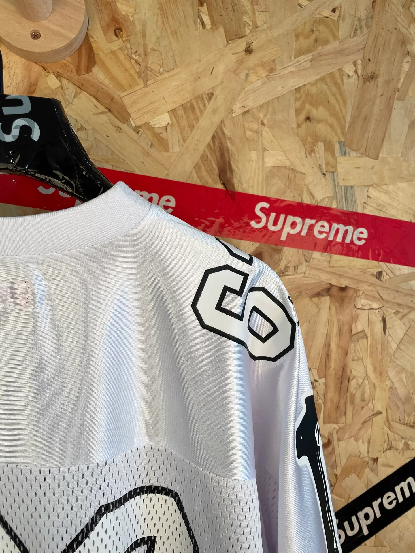 Style number: 8189 supreme Bones Football Jersey Bone digital mesh short-sleeved T-shirt football jersey Color: Black White Size: S-XL