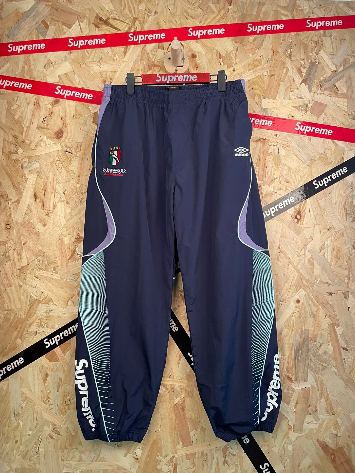 ￼ p150 Style number: 7103 Supreme SS 22 x Umbro co-branded Track Jacket hooded trendy suit casual sports trousers size: S M L XL color: Navy Blue trousers