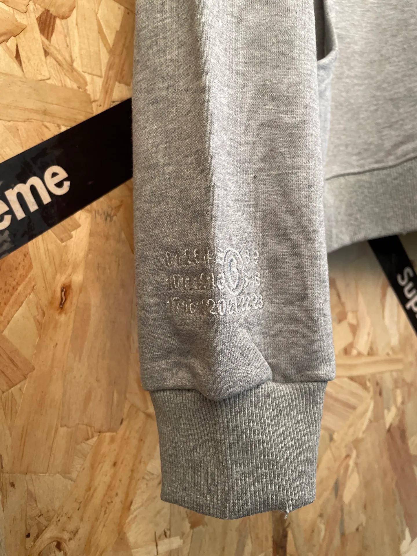 Style number: 8194 SUPREME x MM 6 Margiela joint model 1994 printed logo skull hooded cardigan jacket Color: Black Gray Green size: S-XL