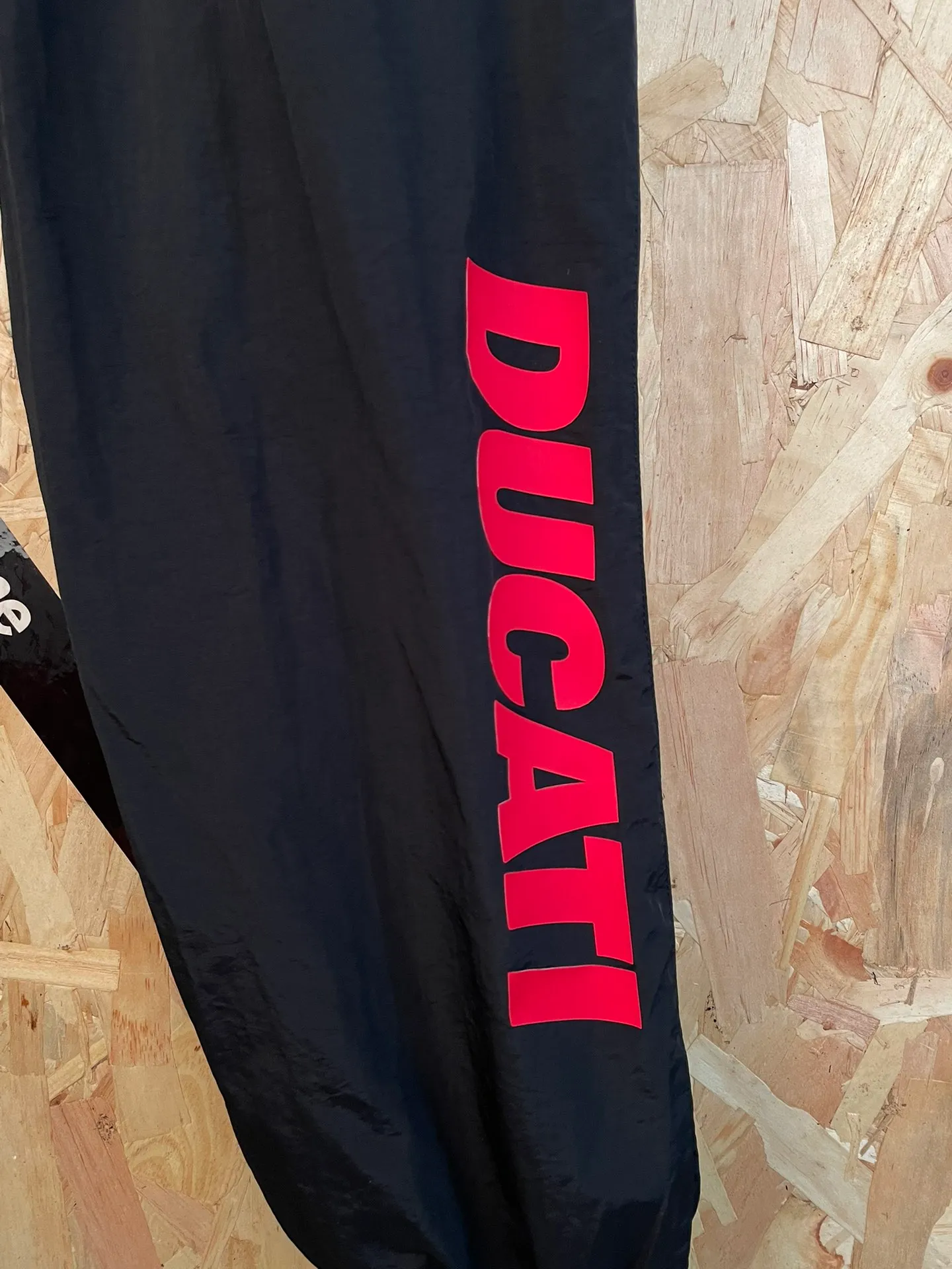 Style number: 7101 Supreme x Ducati joint Series functional racing style suit casual sports trousers size: S M L XL color: Black trousers
