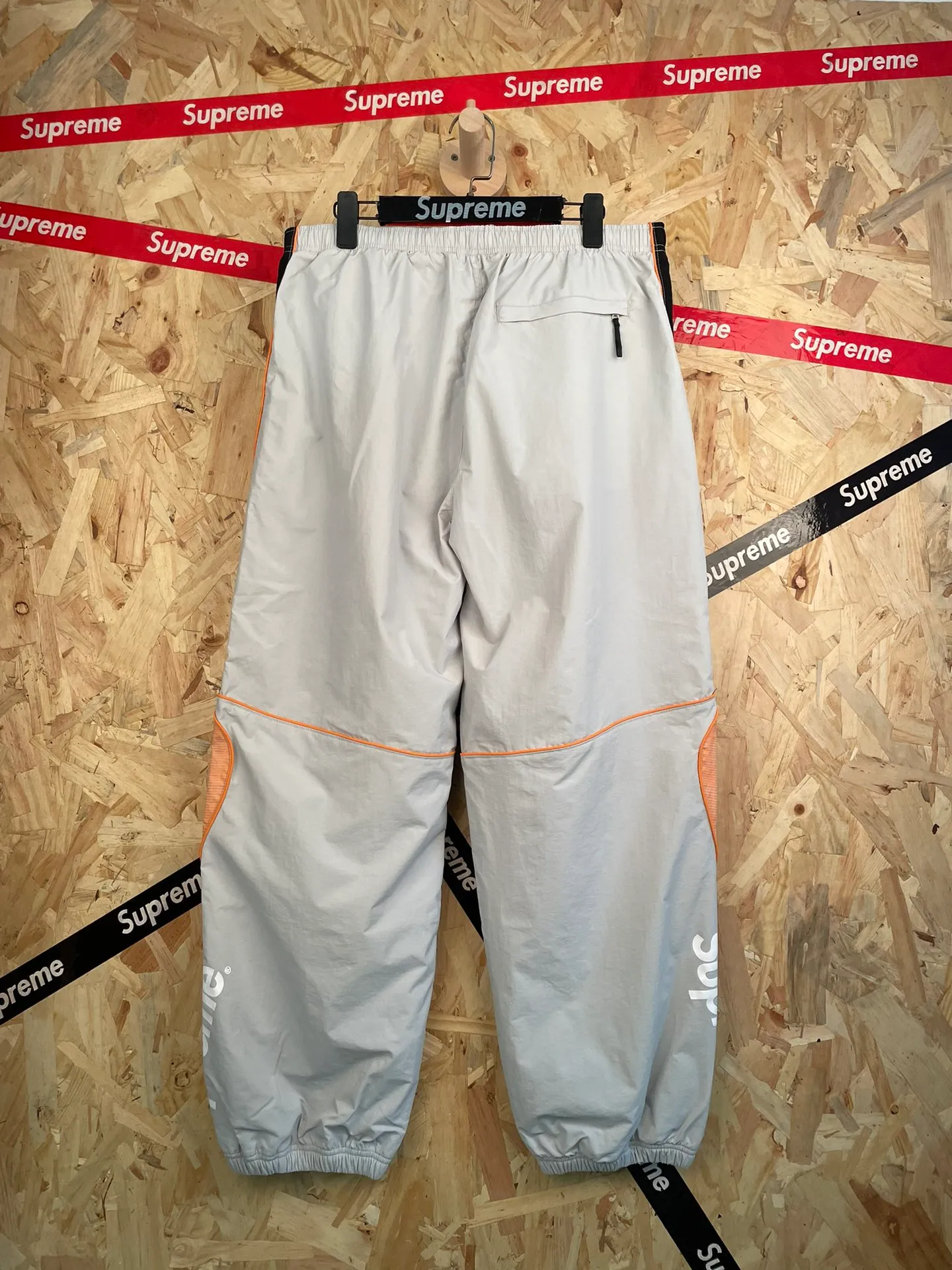 ￼ p150 Style number: 7103 Supreme SS 22 x Umbro co-branded Track Jacket hooded trendy suit casual sports trousers size: S M L XL color: Gray trousers