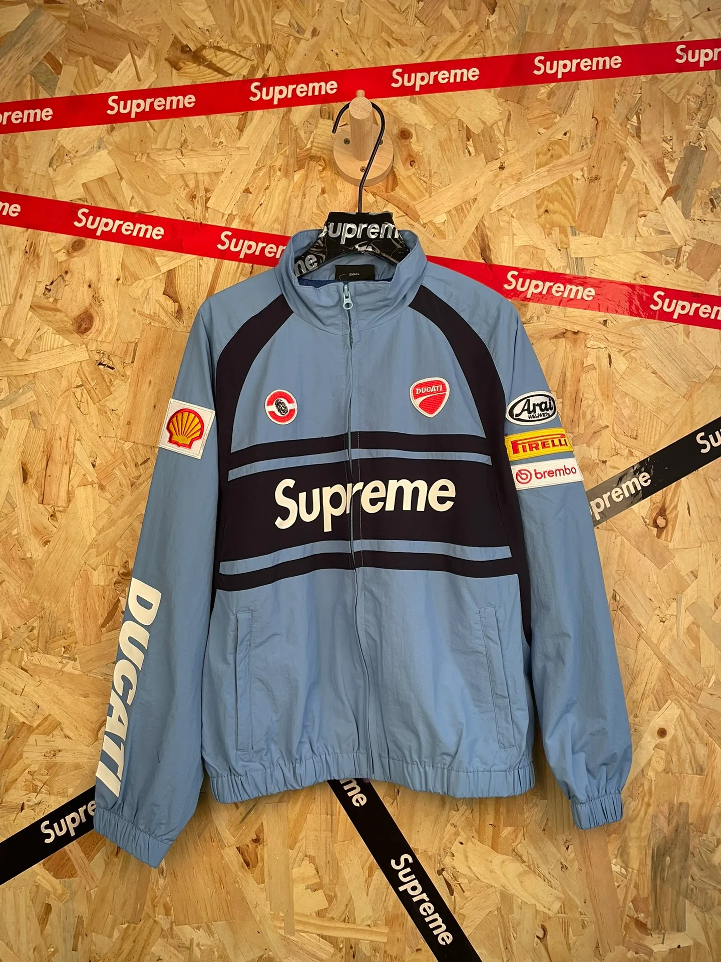 Style No.: 8102 Supreme x Ducati Joint Series Functional Racing Style Suit Windbreaker Jacket Size: S M L XL Color: Blue Jacket