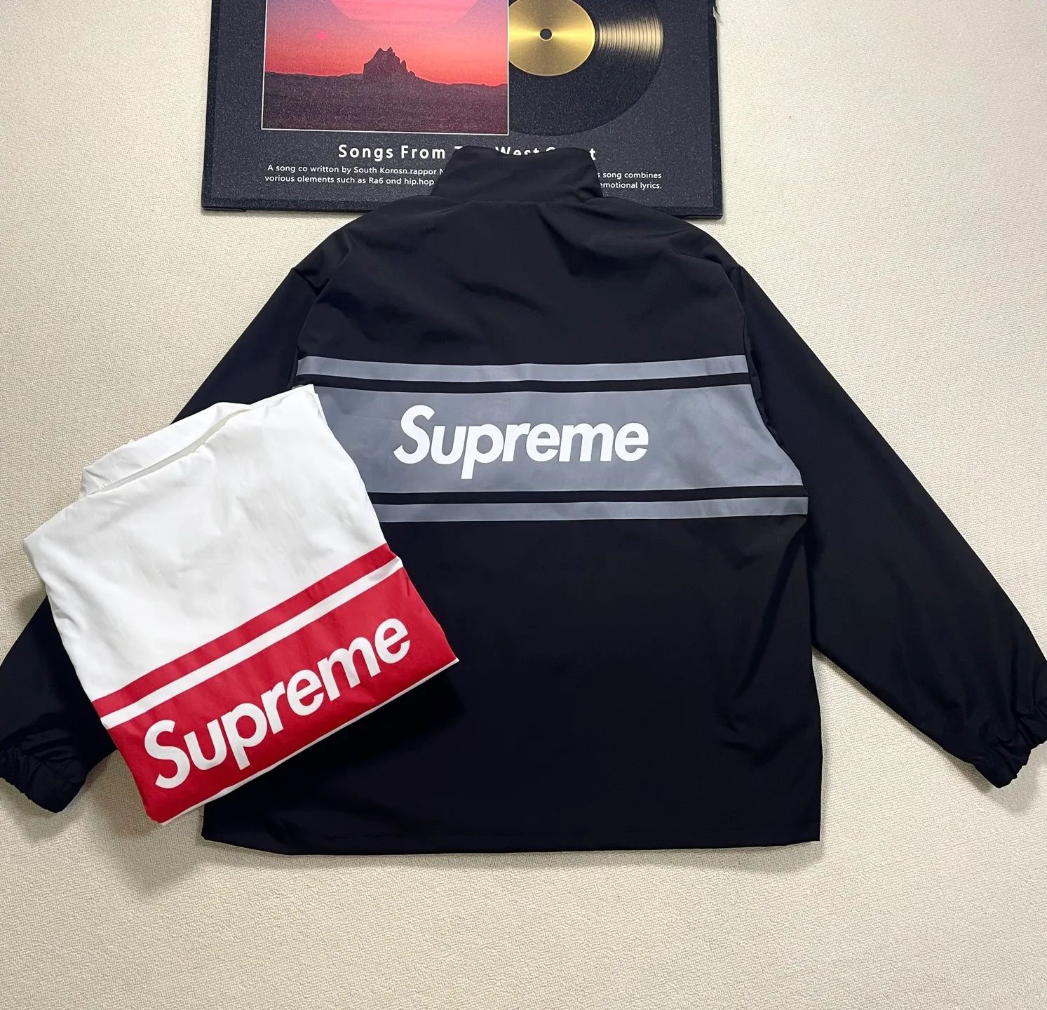 Supreme's trendy early autumn design casual jacket 1️⃣The back is generously matched with surrounding embroidery and full of details 2️⃣The fabric is made of Supplex, which is refreshing and breathable and skin-friendly. It is suitable for autumn. 3️⃣The color matches the upper body very well. Size: S-XL