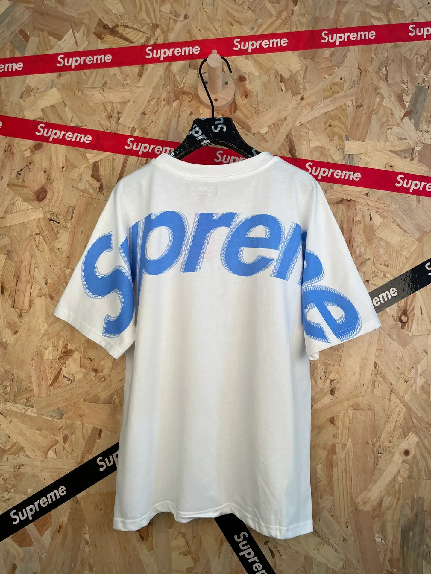 Style number: 8160 supreme back label 26ss high street letter screen printing loose casual men's and women's Same Style short-sleeved T-shirt Color: Black White/Black logo White/Red logo White/Blue logo Navy blue/Yellow logo (5 colors) Size: S-XL