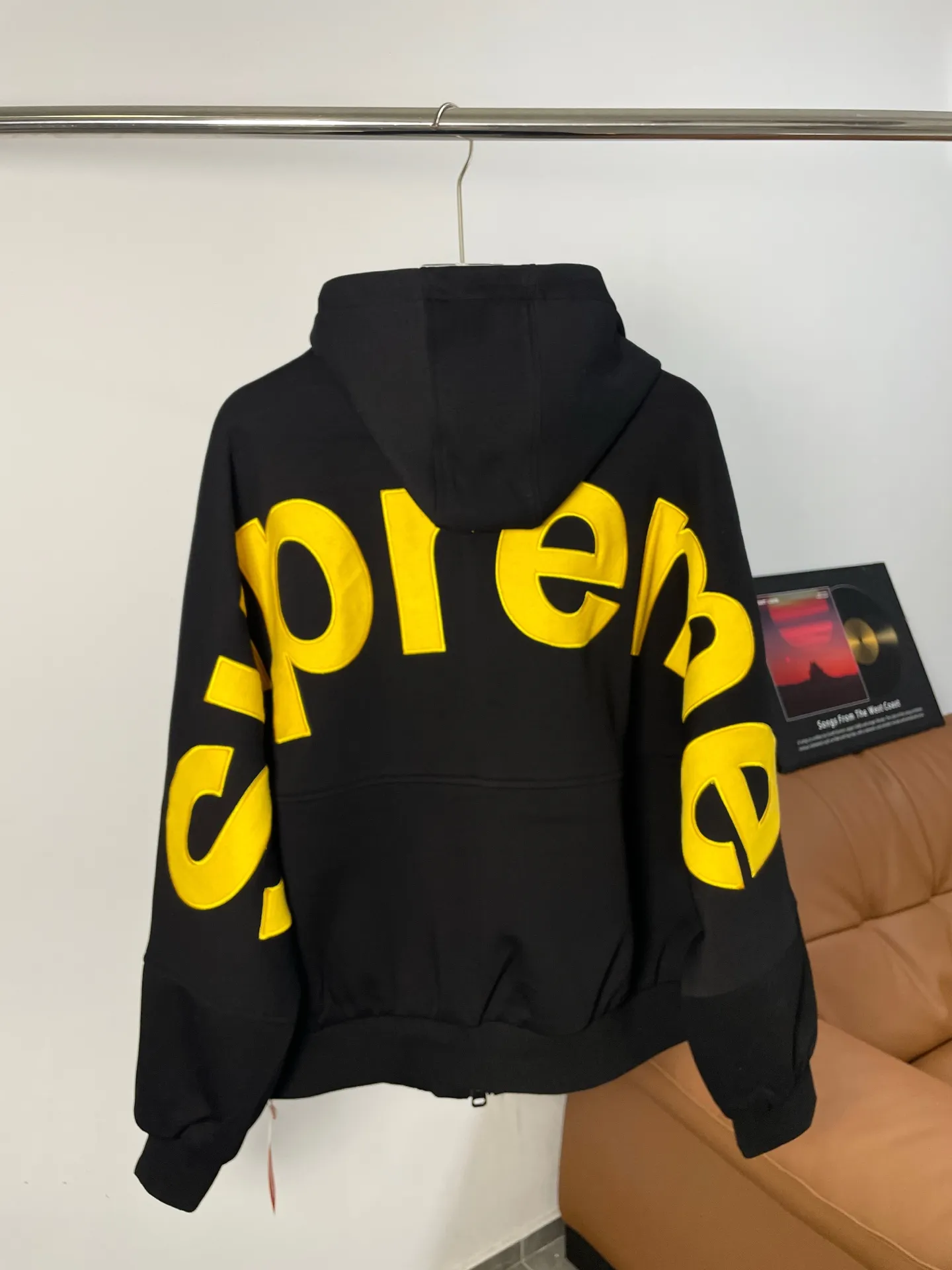 Supreme WEEK 14Polartec Face Mask Half Zip Hooded Sweatshirt Heavy 600g pure cotton casual hooded jacket. Embroidered logo on the back. Very comfortable to wear. The fabric is already in place. 600g high gram weight pure cotton is limited. The color of the letter stitching is very correct. No need to worry about color difference. Color: Black Gray Size: M L XL XXL Bust Length Shoulder width Sleeve length M 126 69 53 59.5 L 132 72 54.5 61 XL 138 75 56 62.5 XXL 144 78 58 64