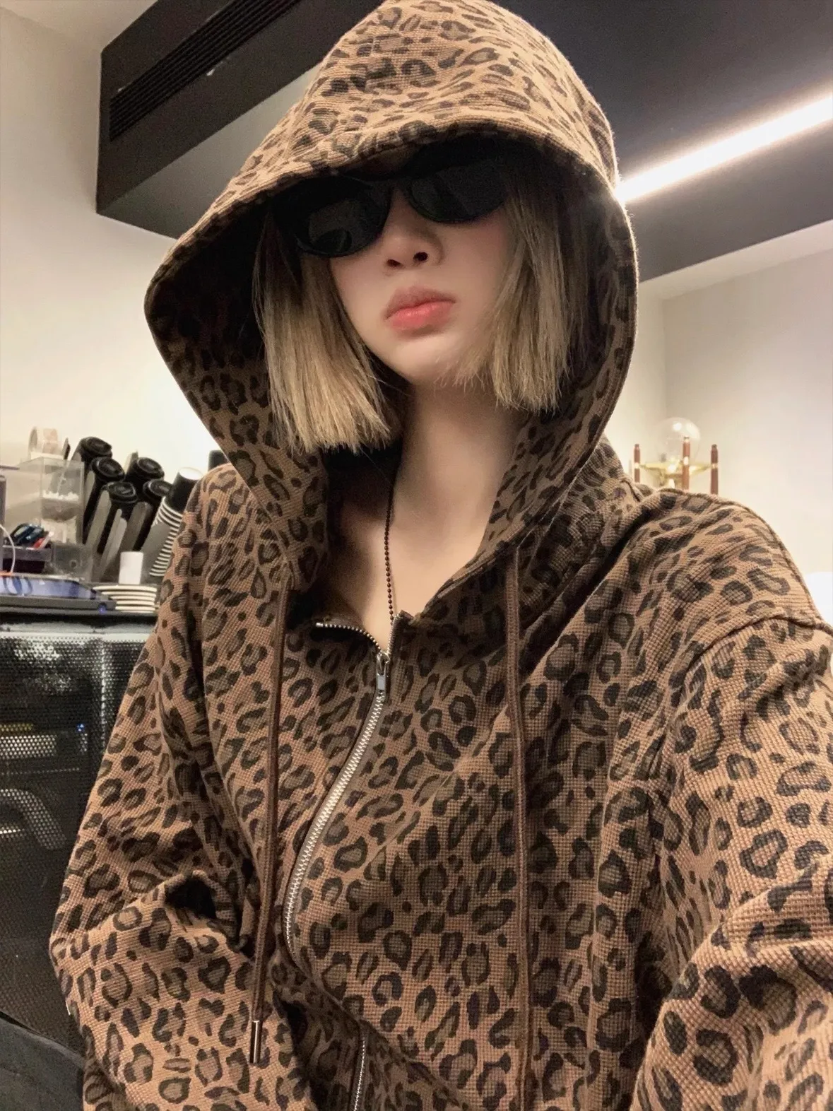 [Upper body picture] Supreme leopard print waffle hooded jacket