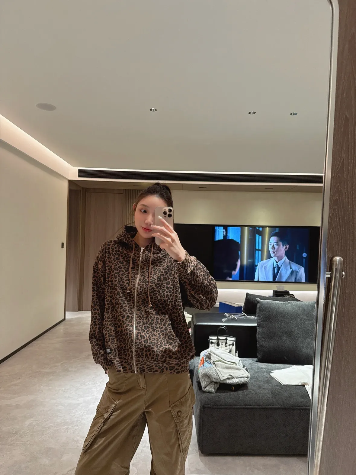 [Upper body picture] Supreme leopard print waffle hooded jacket