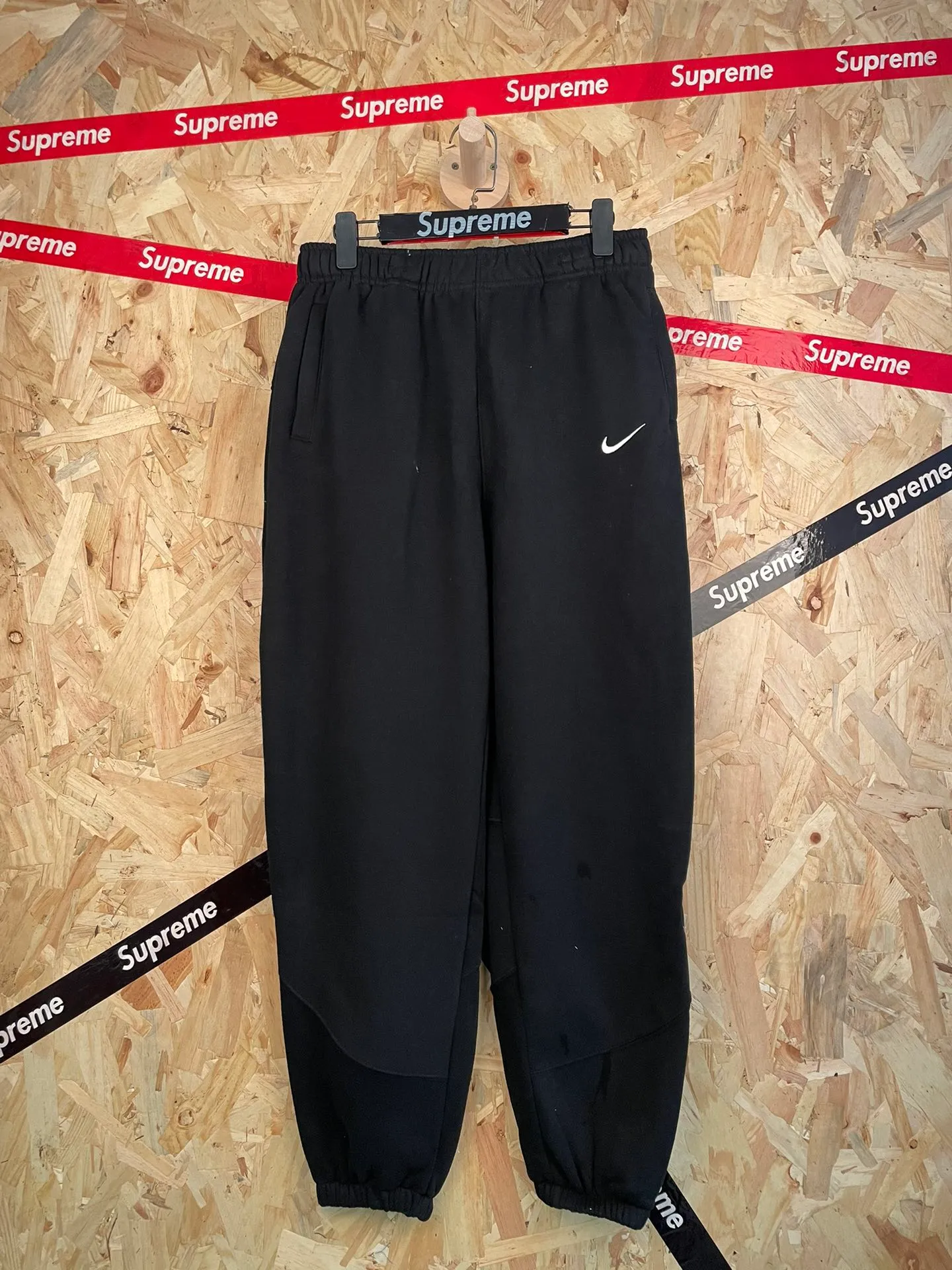 Style number: 7111 supreme co-branded Nike embroidered hooded sweatpants suit size: S M L XL color: Gray Black