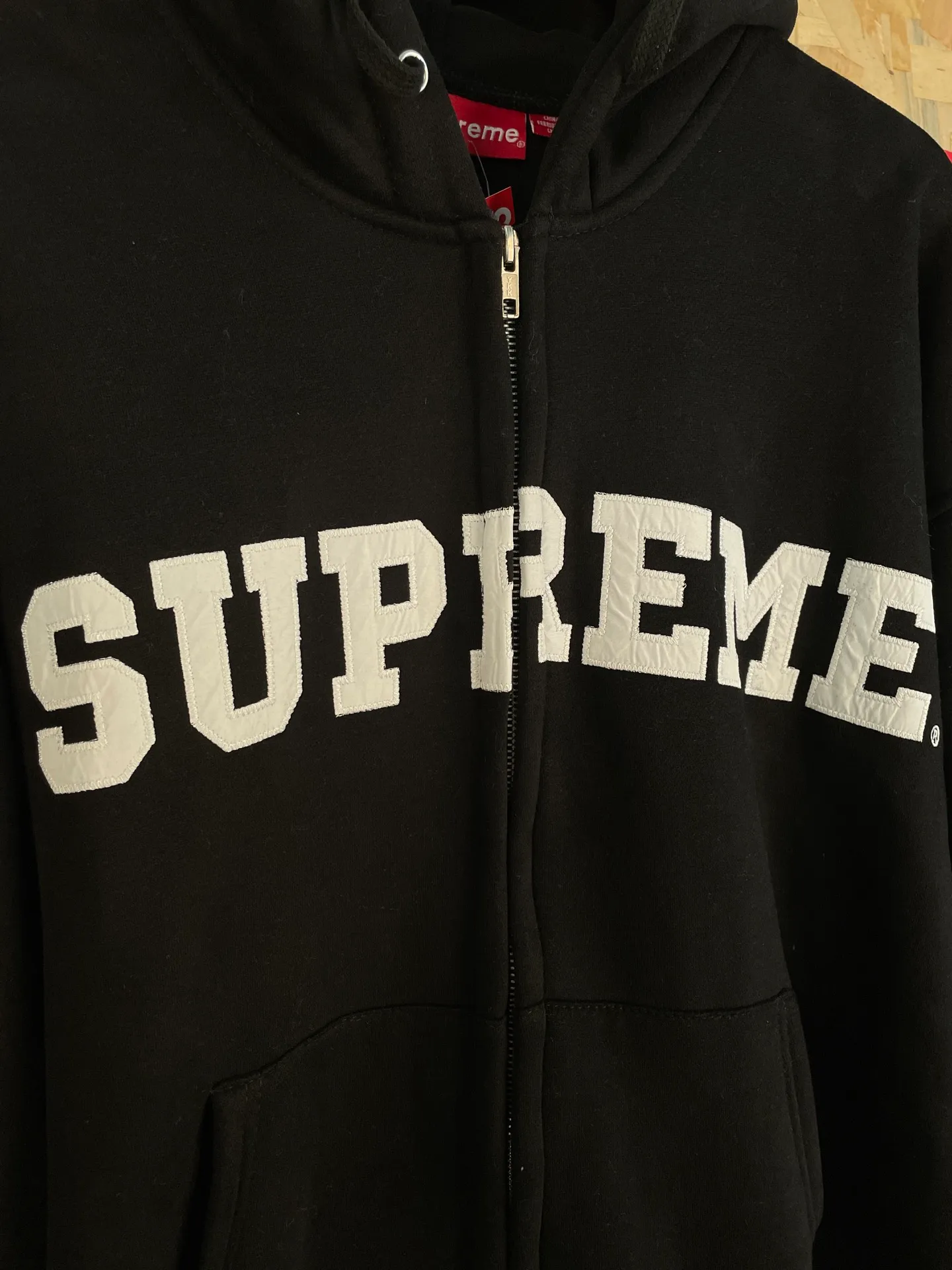 Style number: 8192 supreme 25FW chest flocked logo zipper cardigan sweatshirt for men and women Same Style Color: Black White Size: S-XL