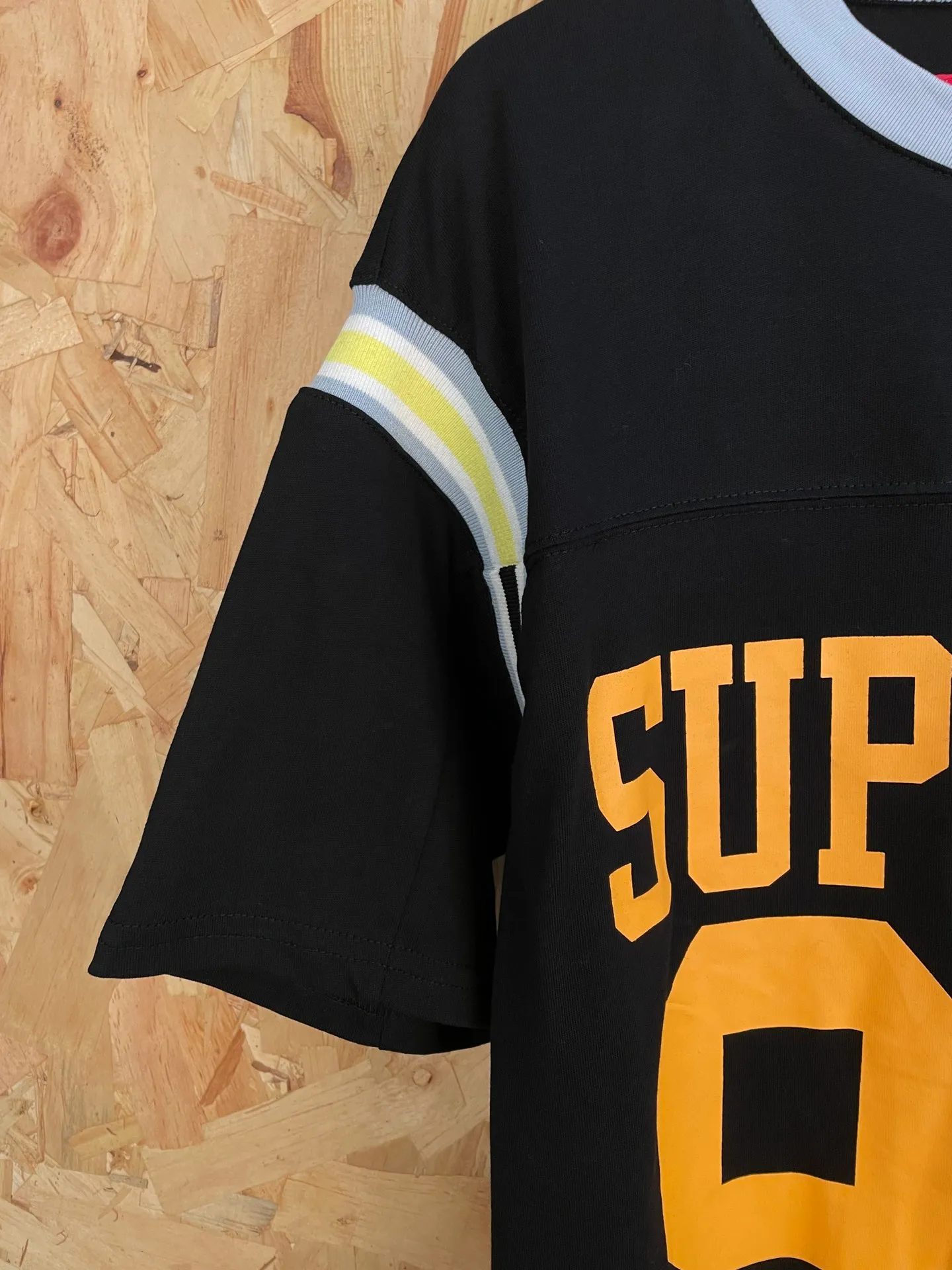 Style number: 8175 supreme ss 25 stitching pattern rib No. 94 printed round neck embroidery trendy short-sleeved T-sleeve football jersey Color: Black stitching Size: S-XL